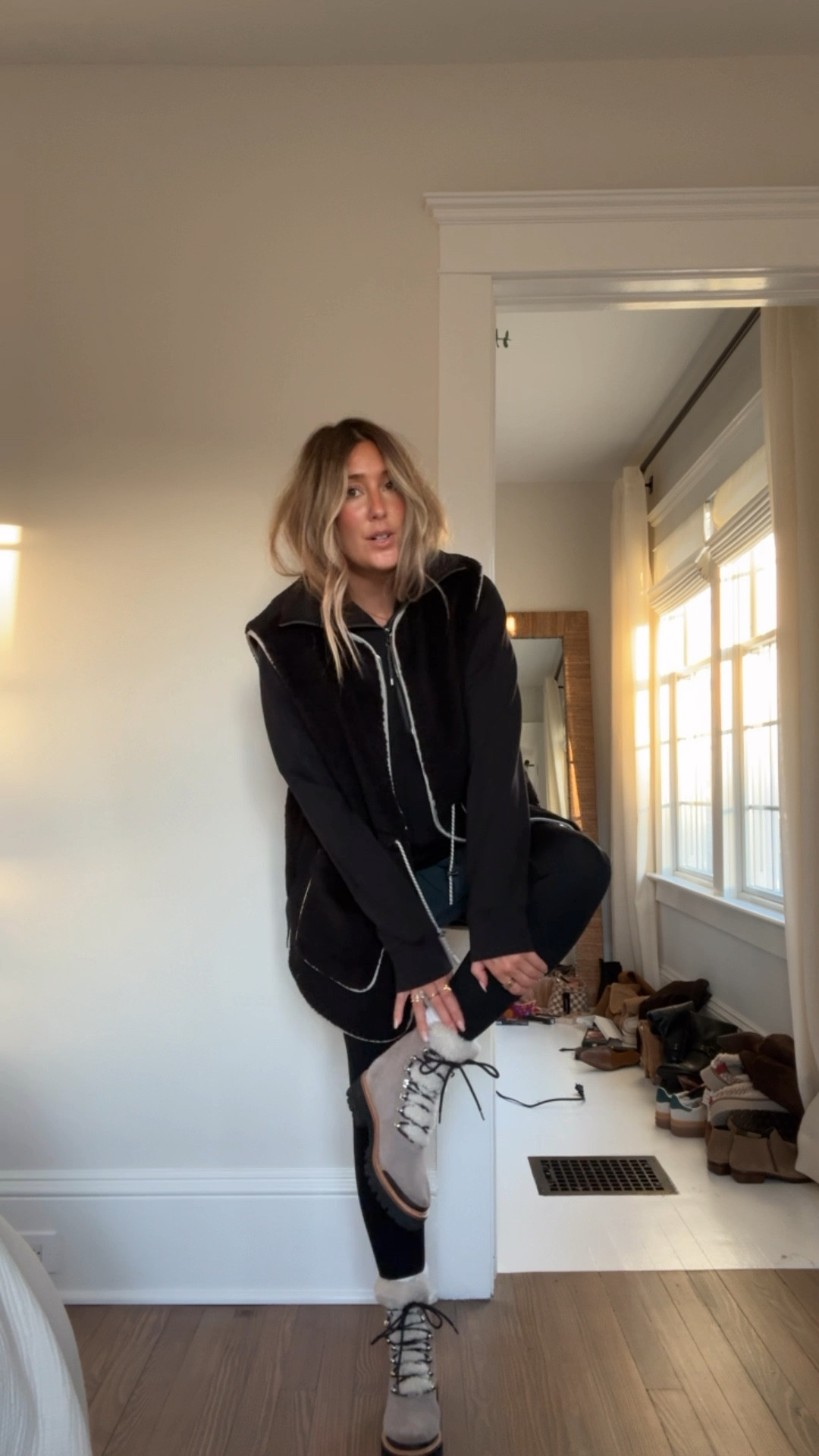 These leggings are 50% off! Like under $50 (normally $100!) Styling pieces also linked 🙌🏼