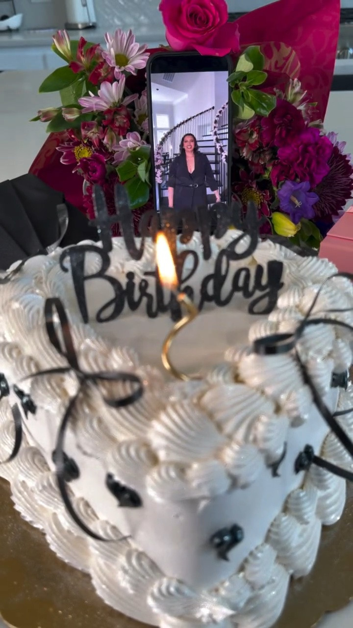 Happy birthday to me!! 🎉🥂✨💕

More videos on my Instagram and TikTok @Zulcuisine

#birthdaymakeup #birthdayinspo #glammakeup #taurusseason #latinacontentcreator