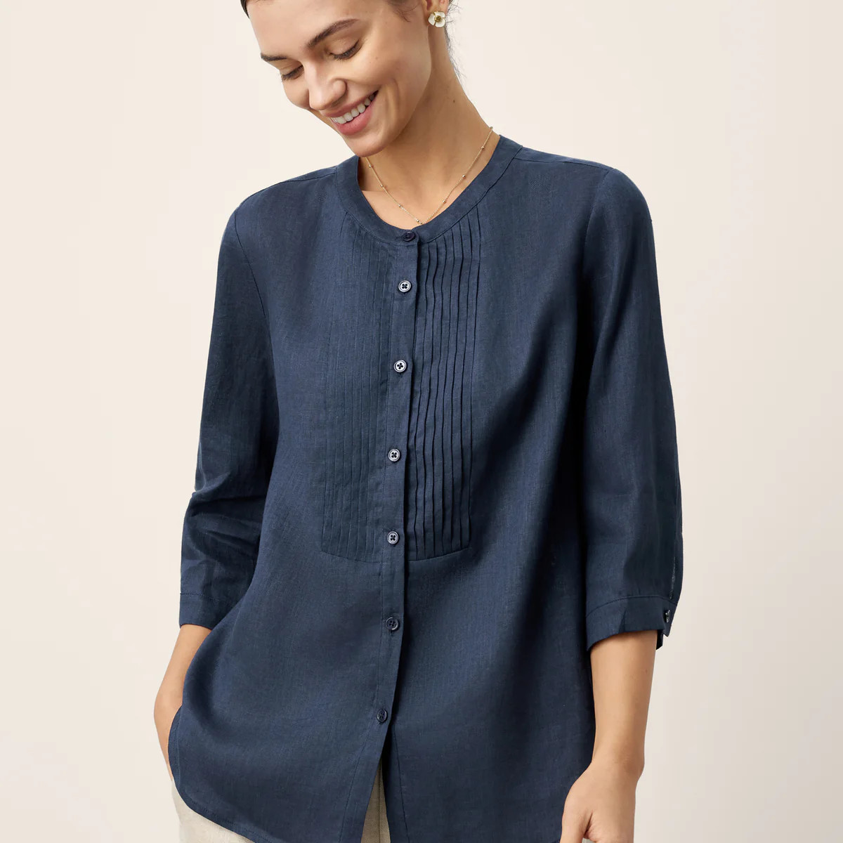 100% Linen Sculpted Accordion Pleat Crew Neck Shirt RANA | LINTICO
