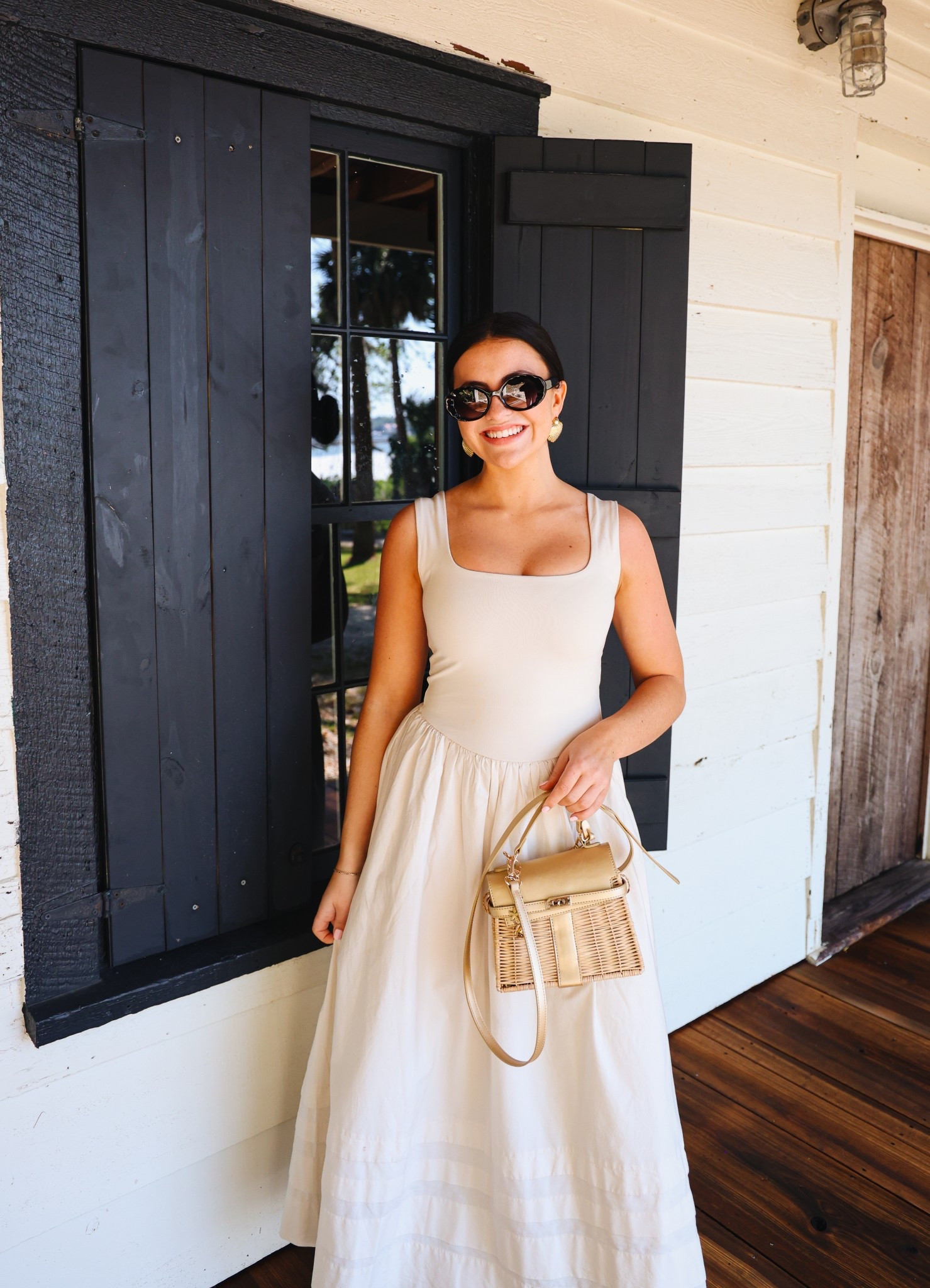 Lovingggg this dress! So flattering and on trend! 