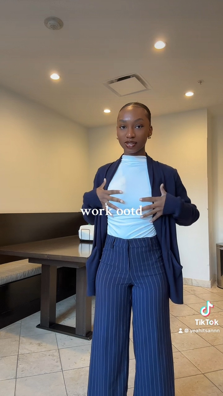 Work Outfit Of The Day 💌
•
•
#ootd #workoutfit