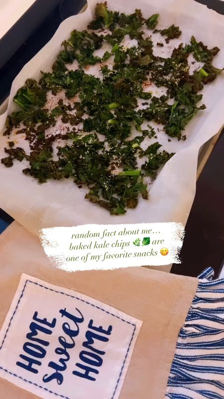 random fact about me… baked kale chips 🌿🥬 are one of my favorite snacks 😋
