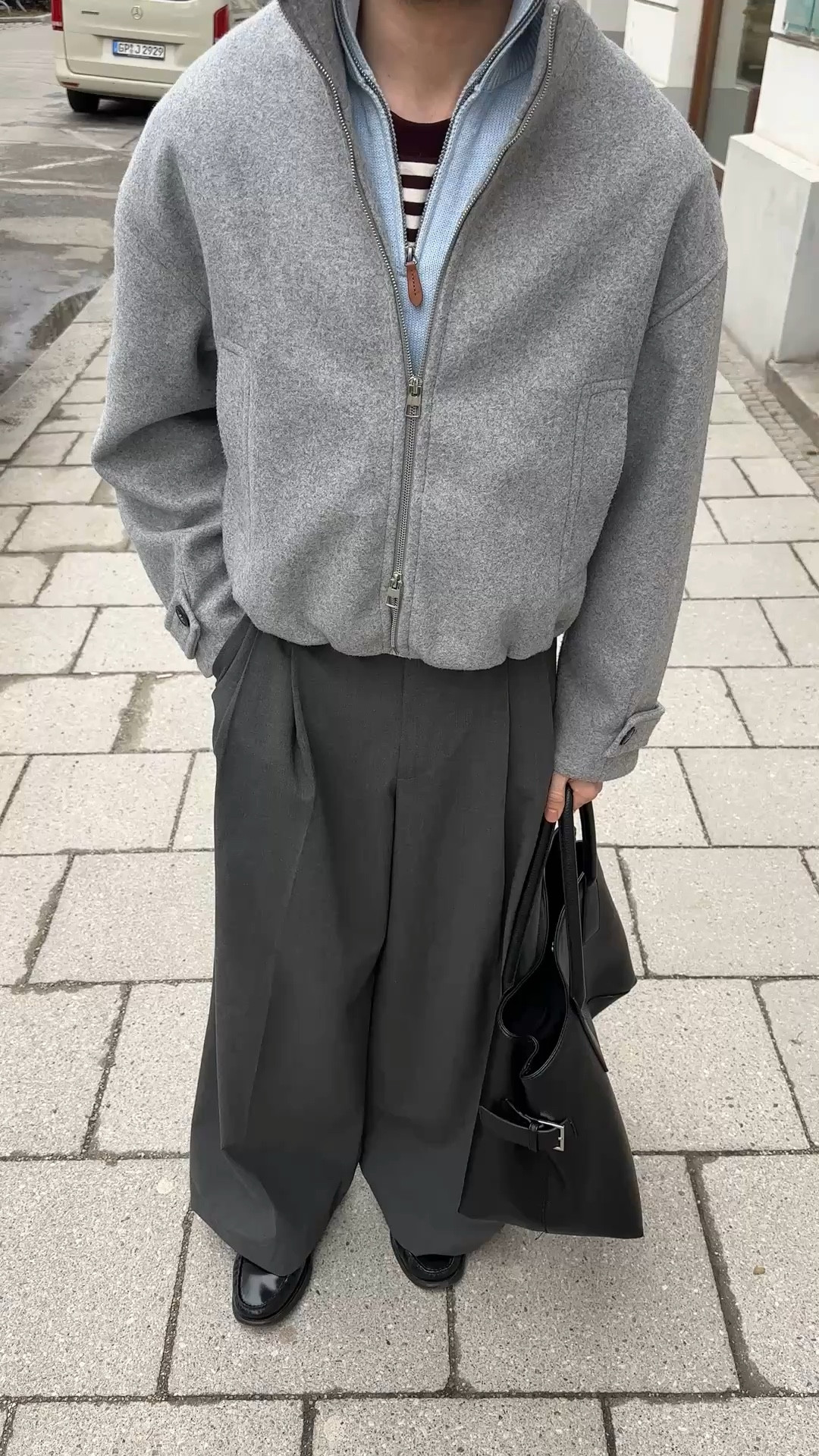 Frühling outfits | leichte graue jacke | hell blauer pullover | graue anzugshose | leder tasche | loafer | gestreiftes tshirt

#LTKdeutschland #LTKherren #LTKspring