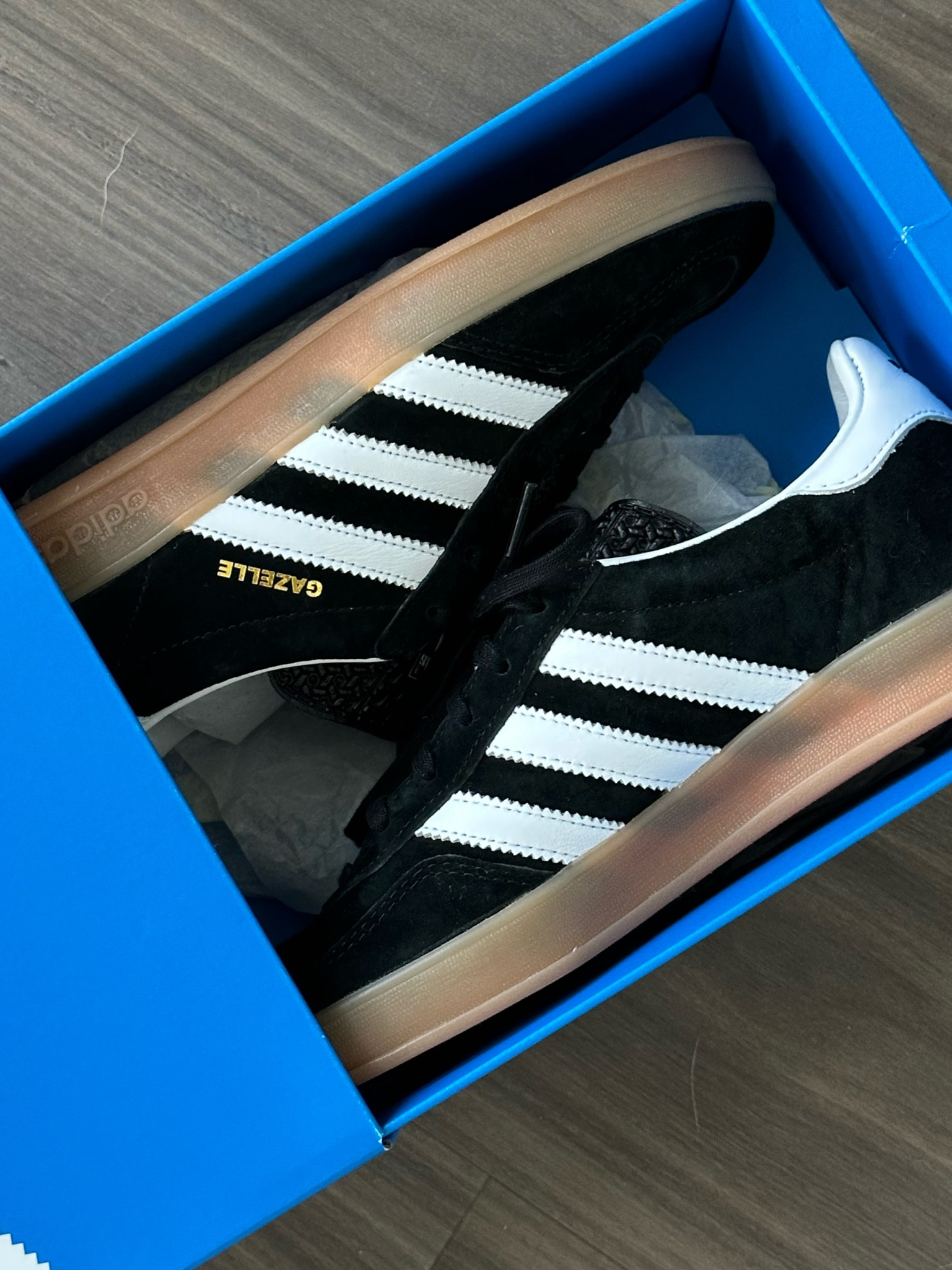 Adidas gazelle, flat low sneaker, black sneaker, adidas sneaker

#LTKshoecrush #LTKstyletip