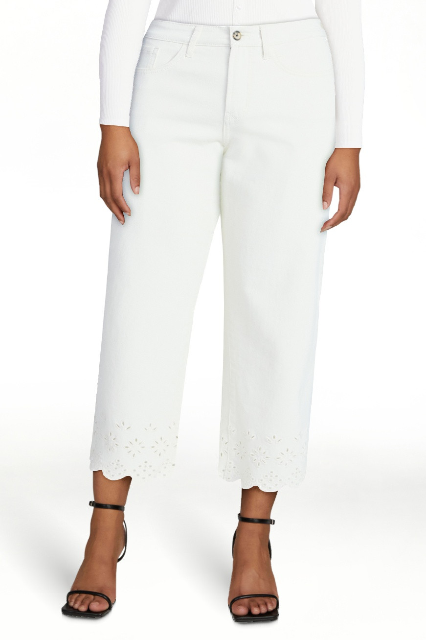 Free Assembly Women's and Women's Plus Embroidered Eyelet Cropped Jeans, 28" Inseam, Sizes 0-26 P... | Walmart (US)