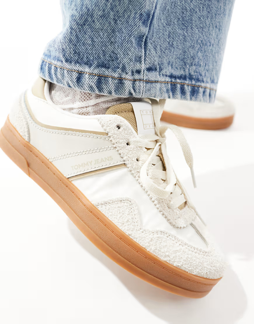 Tommy Jeans greenwich suede sneakers with gum sole in off white and gold-Neutral | ASOS (Global)