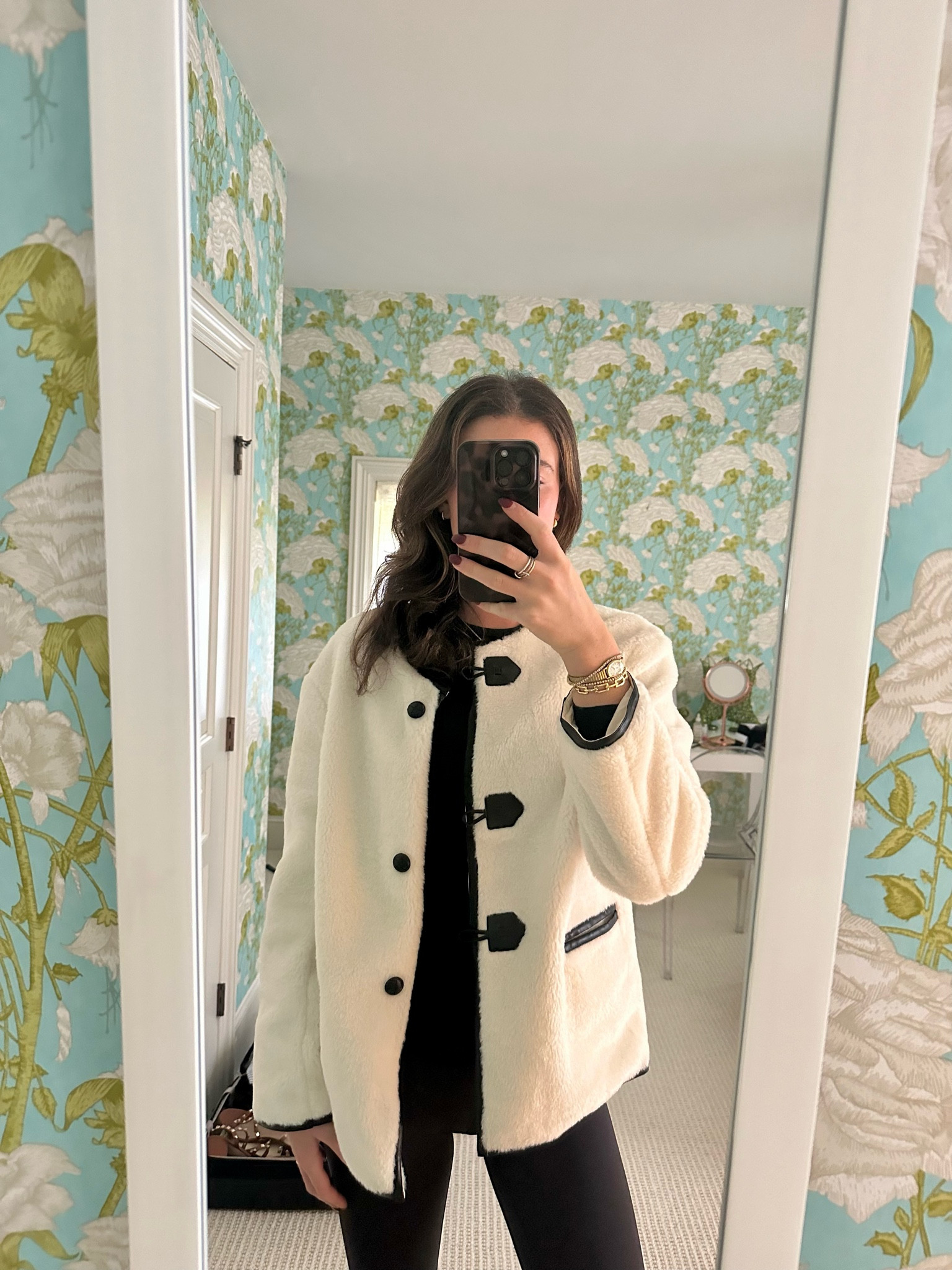 White oversized faux fur jacket. Black long sleeve princess Polly top. Lululemon leggings. Gold jewelry. Casual outfit. Cold weather outfit. Travel outfit. Affordable fashion. Amazon finds. Christmas outfit. Holiday outfit. Outfit inspiration.

#LTKFindsUnder100 #LTKSeasonal #LTKHoliday