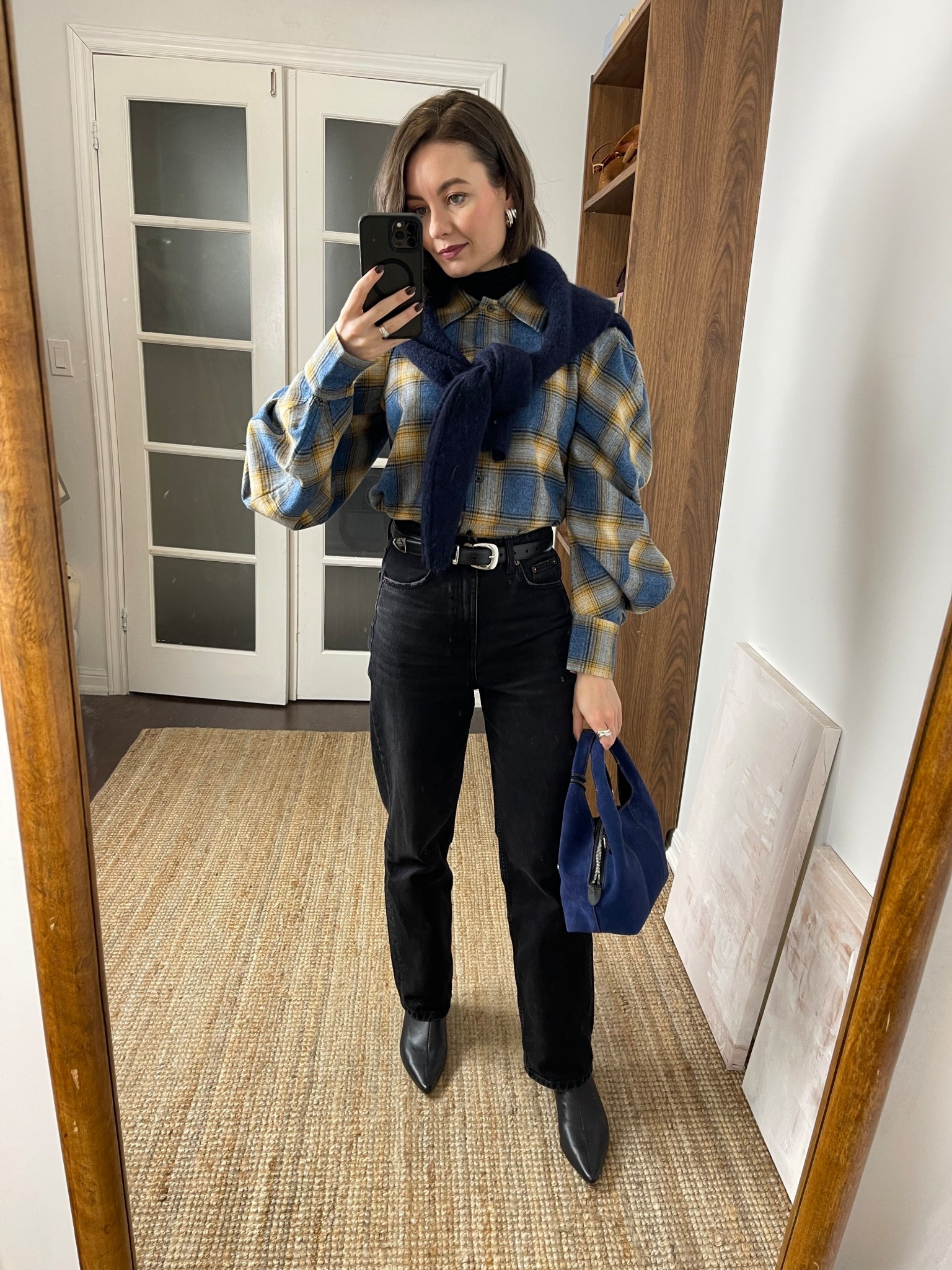 Love plaid for Fall and Winter and the balloon sleeves are 👌🏻

Plaid shirt (xs), black jeans, blue suede bag, ankle boots

#LTKSeasonal #LTKFindsUnder100 #LTKootd