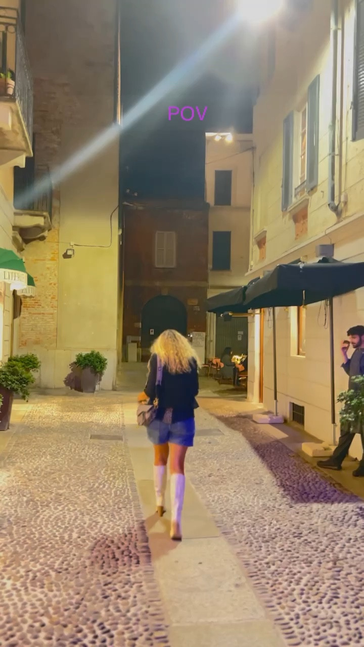 Fitcheck | feels good to back in Brera 🇮🇹
#FashionTip 

Look | Always add a pair of #denimshorts to your capsule wardrobe..

You will thank me later 💋

Dress up or Dress down, doesn’t matter what age you are !! You can pull it off  just get the right pair of #jorts for your bodyshape..

Add a Yes to the comments to get a free guide DM to you |
#How to wear Denim Shorts to Rock Your Bodyshape !! 

Check out the LTK link in the story and Link in Bio 💗

#happyMonday 🥰

#shorts #igreel #fashion #fashiontips #fashiontipsforwomen #capsulewardrobe #musthave #tips #outfitidea #outfitcheck #outfittips #

#LTKSeasonal #LTKSale #LTKstyletip