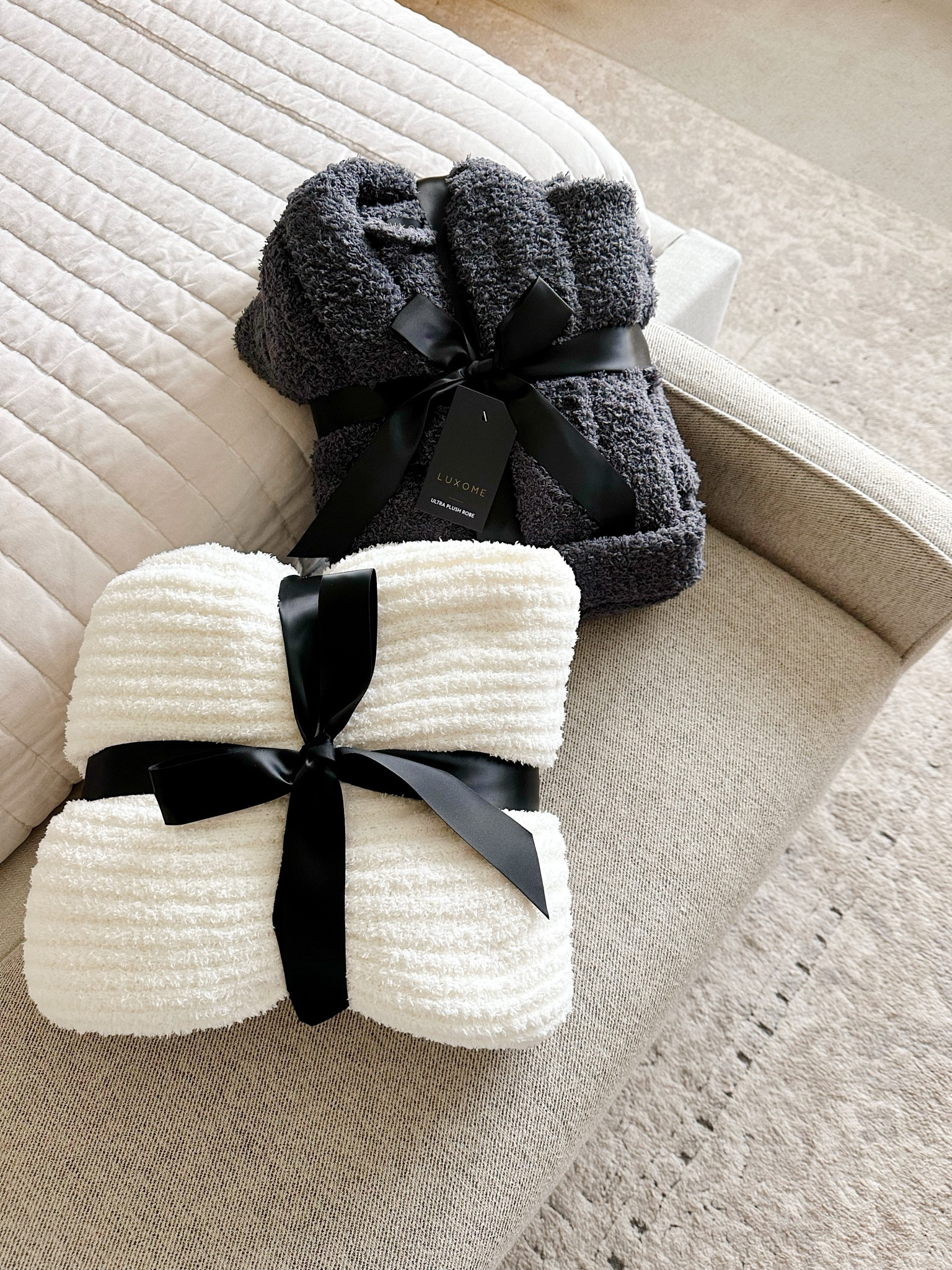 I’m obsessed with these gift ideas from @luxome—an ultra-soft robe and blanket that are perfect for the holiday season! The robe feels like a warm hug, and the blanket is so versatile—whether it’s styled on your bed or for cuddles with loved ones. ❤️

The best part? They’re on sale!  Don’t miss your chance to grab these beautiful pieces for yourself or as gifts that everyone will love.

#luxomecomfort #lovemyluxome #luxomeholidaysale #luxomepartner #ltkhome

#LTKHome #LTKHoliday #LTKGiftGuide