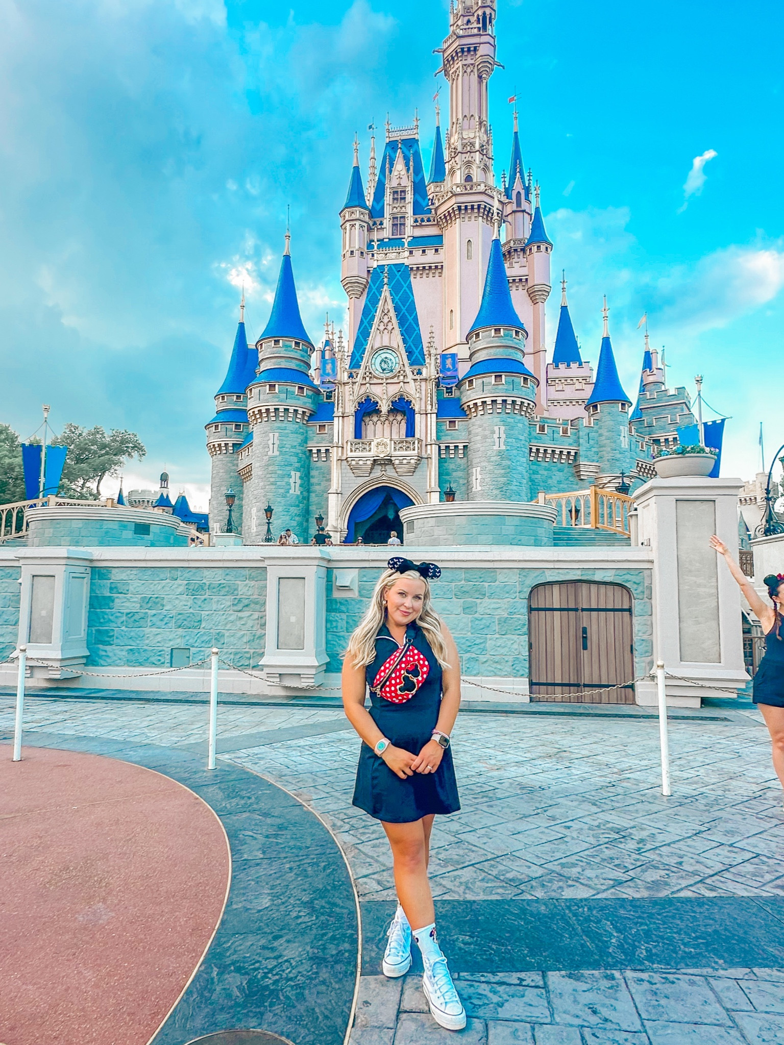 Minnie Mouse Disney outfit, Disney outfit idea, Disney outfit inspo 