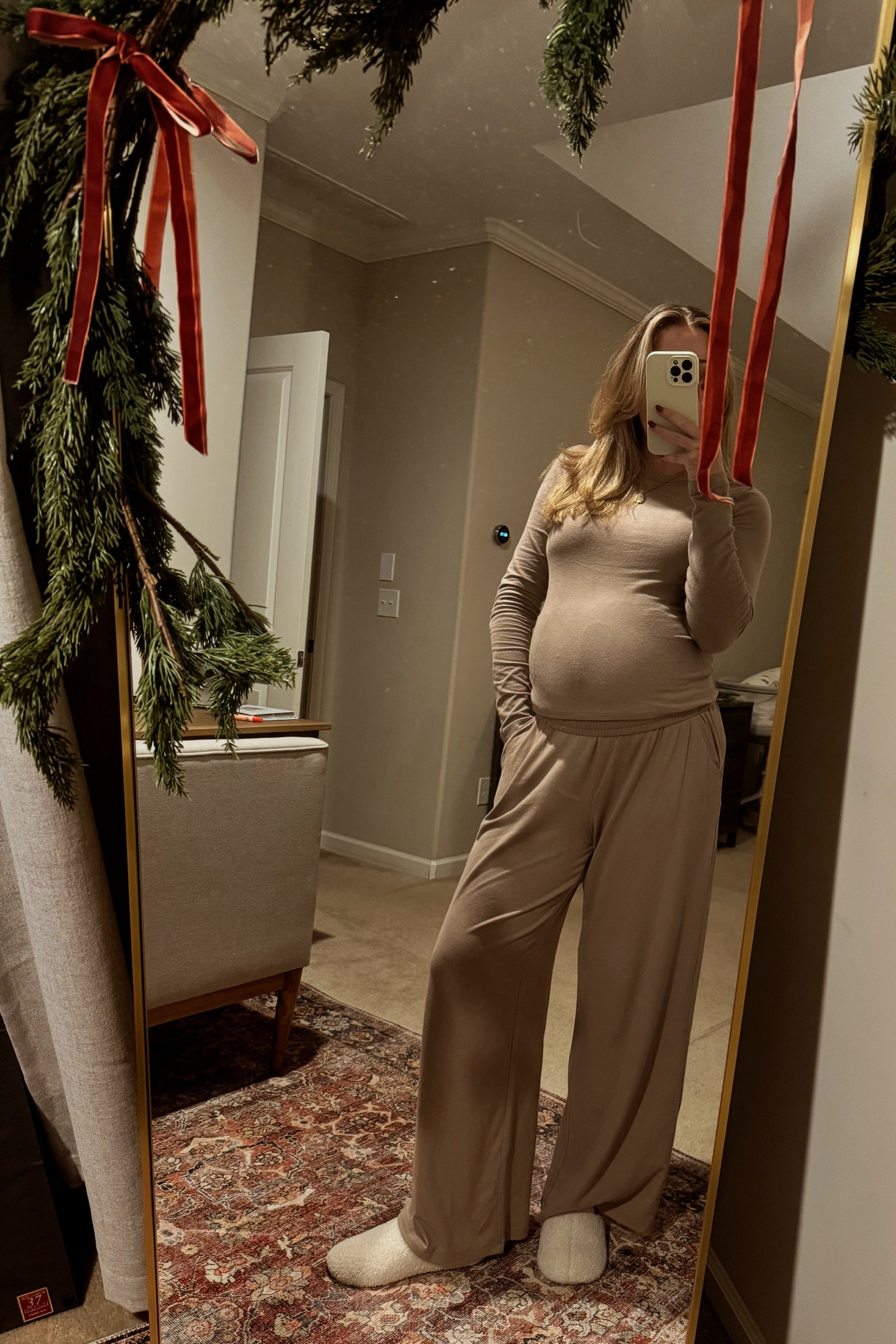 34 weeks pregnant and wearing a size M