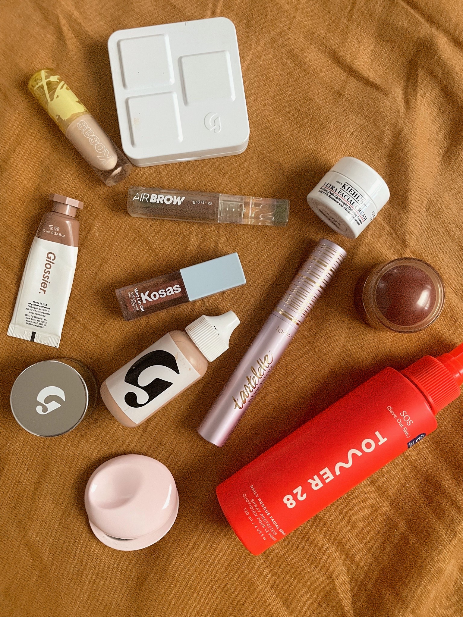 a look at what’s in my makeup bag these days. mostly glossier and kosas i guess! 😆

#LTKWedding