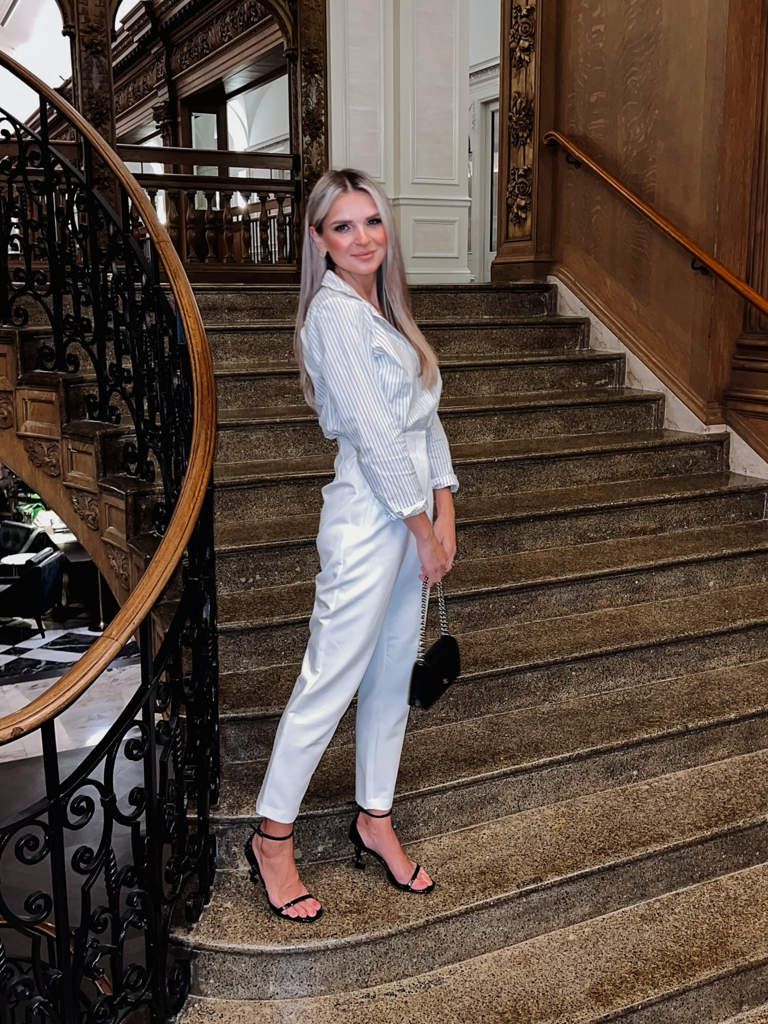 Friday night fit 🤍#LTKHolidaySale #LTKsalealert

#LTKSeasonal