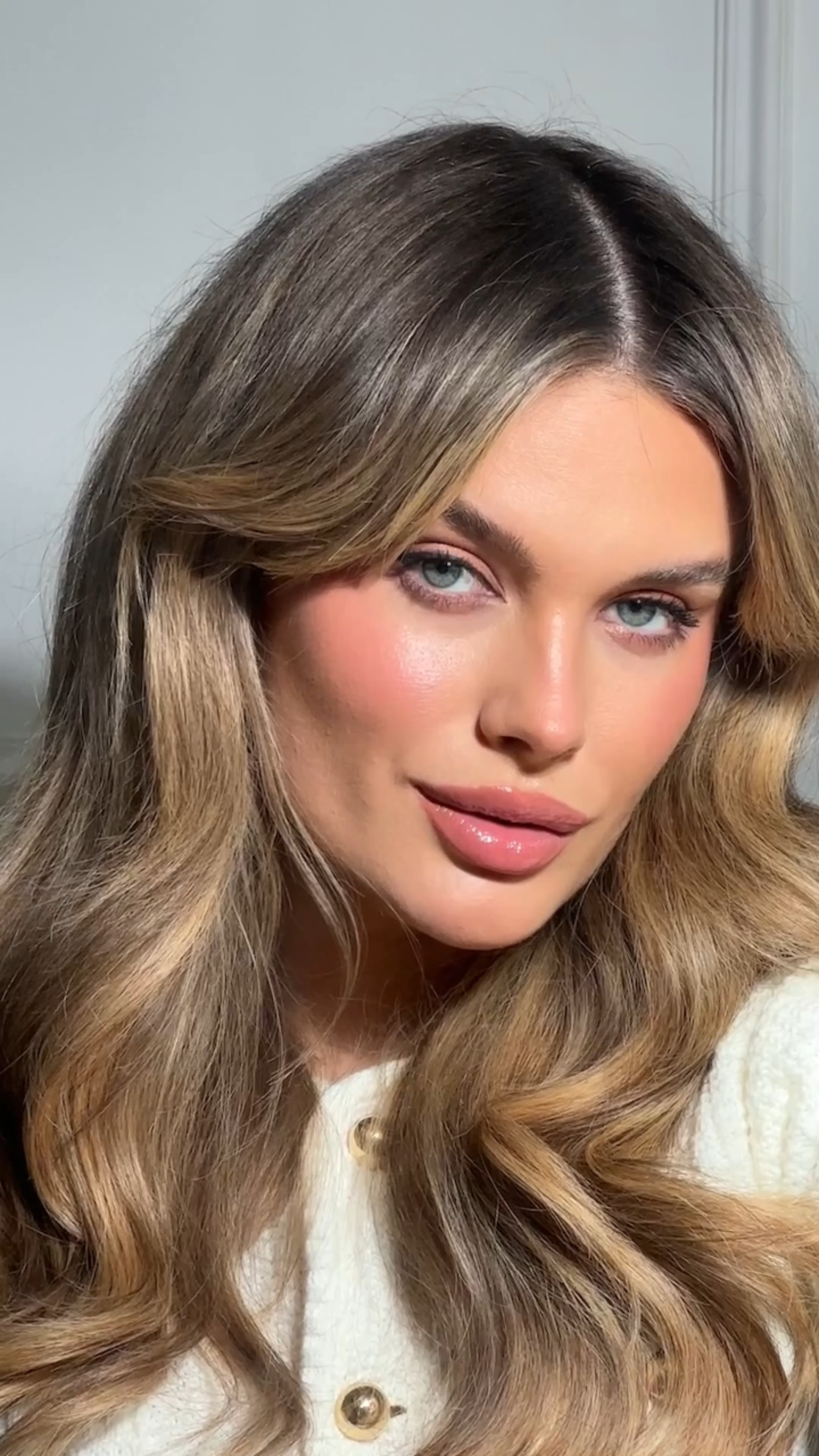 
Eye pencil  @nudestix shade: ‘pink seychelles’ 
Eyeshadow palette  @diorbeauty 333 coral flame 
Mascara @diorbeauty 
Blush highlight trio @diorbeauty maximizers in shades ‘rosy’’peachy’ ‘gold’ 
Blush @rarebeauty in shade ‘happy’ 
lip pencil @ilia in shade ‘banquette’
Gloss @armanibeauty in shade ‘02’
Bronzer @yslbeauty ‘02’ 

#LTKeurope #LTKuk #LTKbeauty