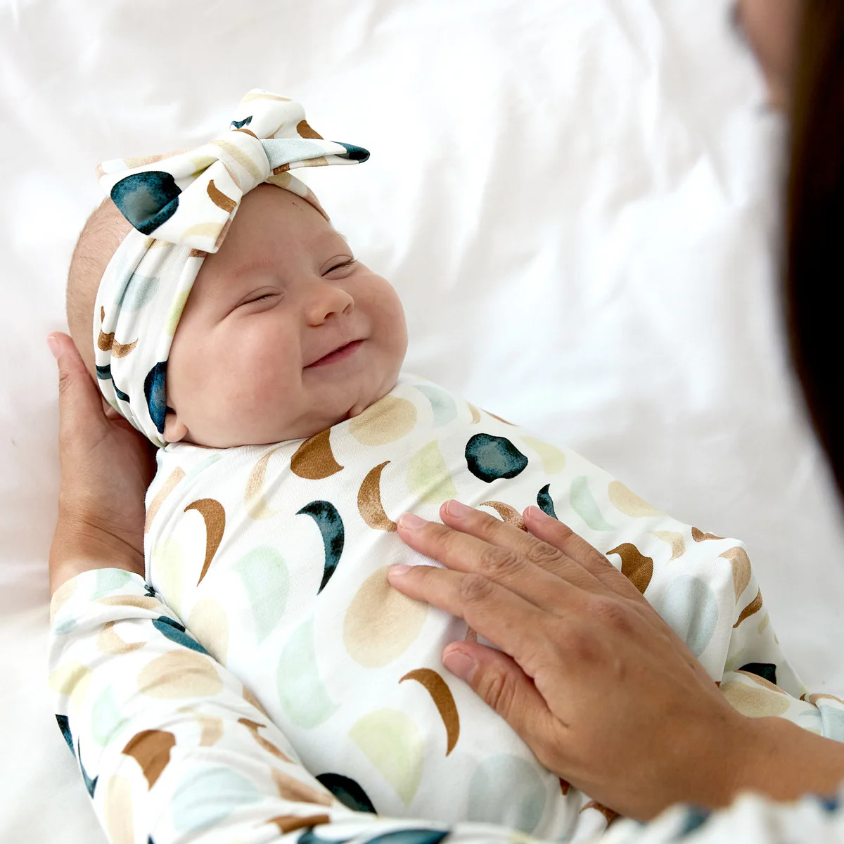 Luna Neutral Swaddle & Luxe Bow Headband Set | Little Sleepies