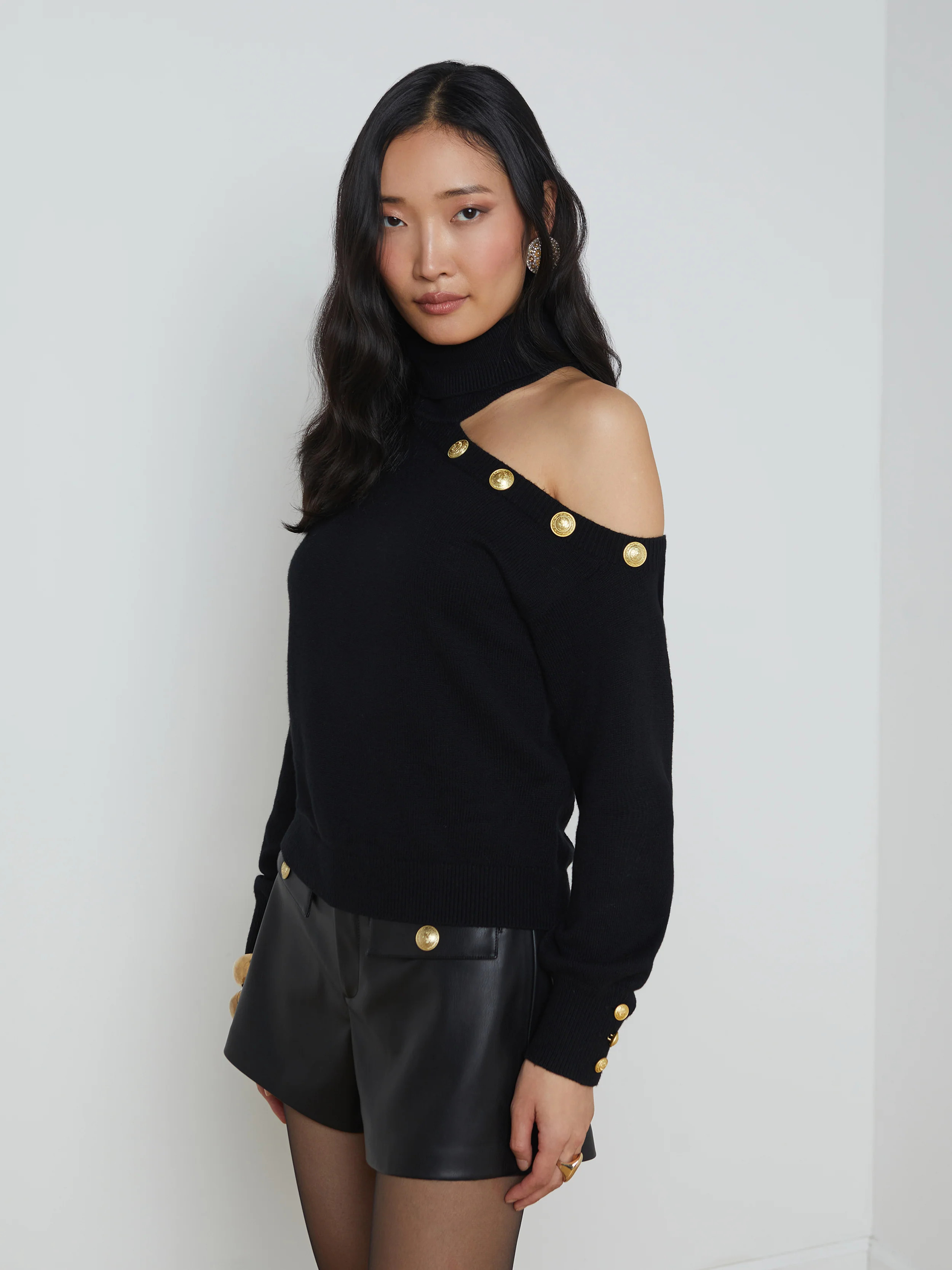 L'AGENCE - Brixie Cutout Turtleneck in Black/Gold | L'Agence