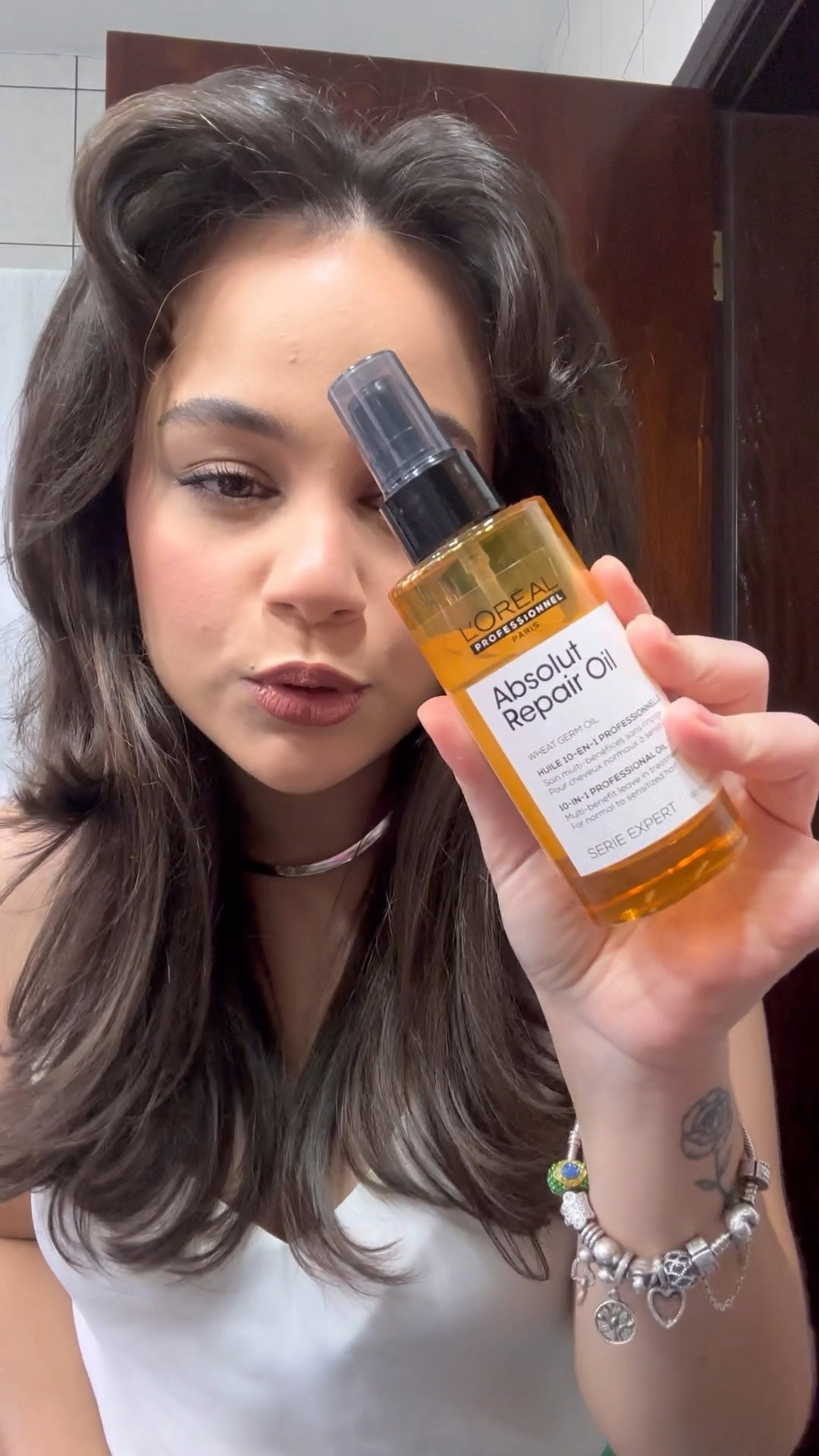 Um dos melhores óleos que já usei, e quem tem fios  finos, ou que sofre com óleo que pesa o cabelo vai amar ele também! O Absolut Repair Oil promove um resultado de fios Nutridos, brilhosos e leves. Você pode aplicar ele quantas vezes quiser ao dia, que seu cabelo só vai ficar mais bonito. 💖

#LTKbeauty #LTKbrasil #LTKsalealert