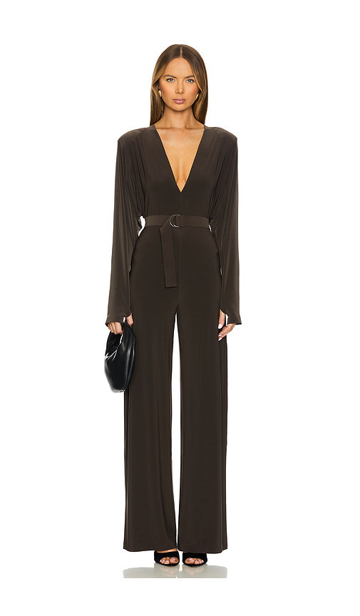 Norma Kamali JUMPSUIT MIT V-AUSSCHNITT UND SCHULTERPOLSTERN DOLMAN in Brown. Größe M. Also in S. | Revolve Clothing (Global)