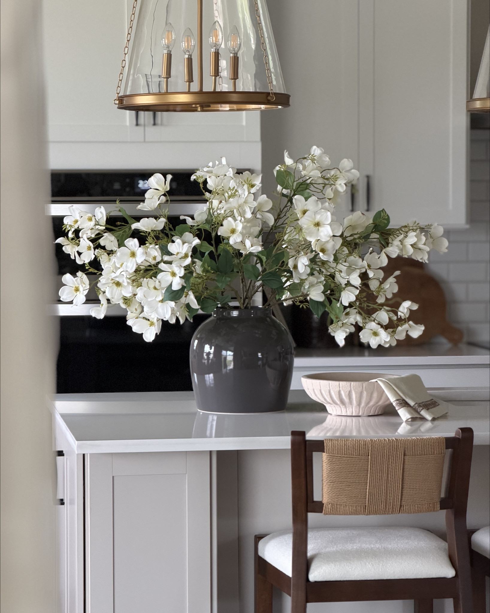 spring refresh with #afloral stems 😍

#fauxflorals #springflorals #kitchenstyling #counterstools #springdecor #kitchen

#LTKSeasonal #LTKHome
