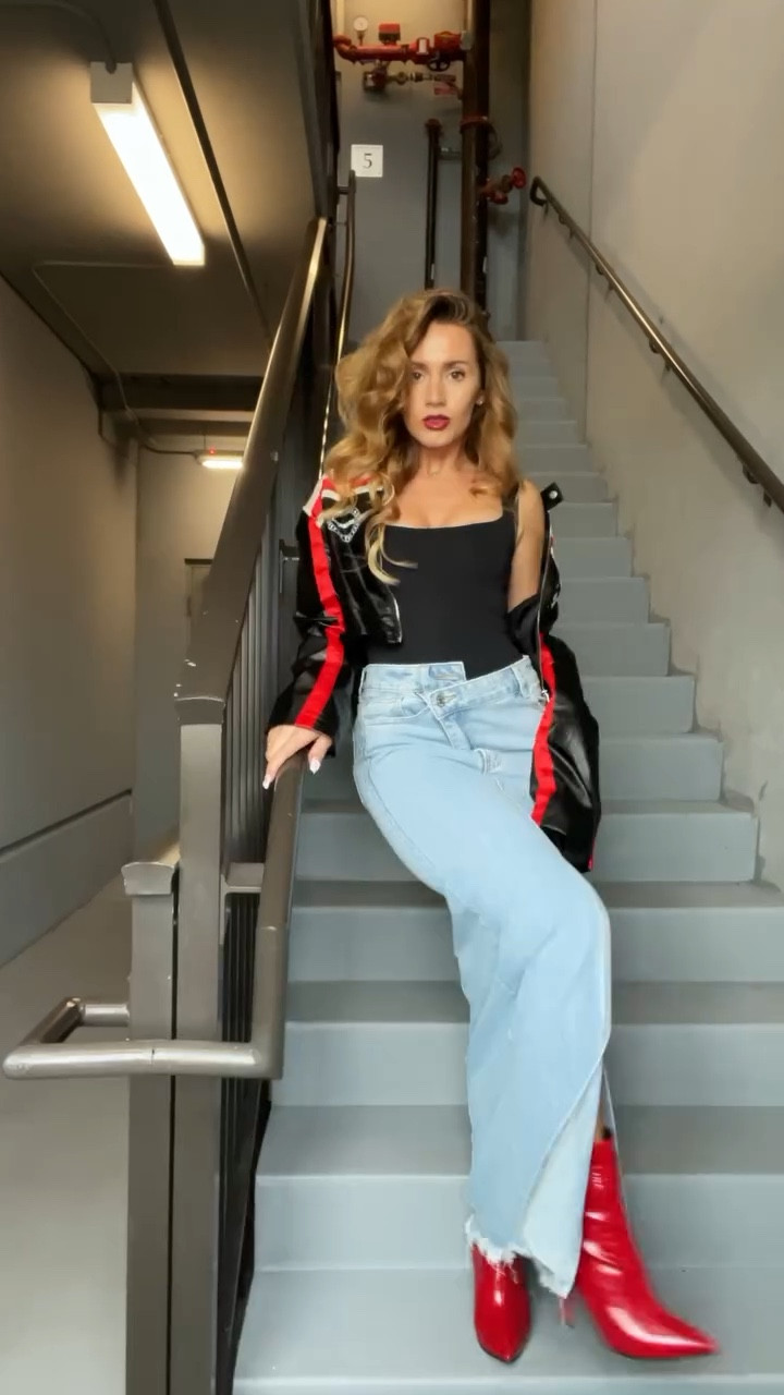 Cute lil ootd with the snatchy bodysuit from Amazon 🤍👀 🔗 in my bio under LTK 🫶🏼💕

#bodysuit #amazonfashionfinds #avidlovehalloween #avidlovefallprimeday #primeday