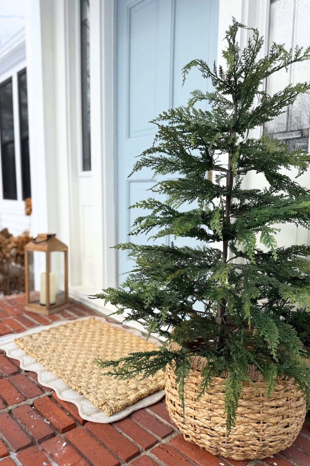 Keeping this cutie tree out a little longer ❄️ 

#LTKdayinmylife #LTKSeasonal #LTKHome