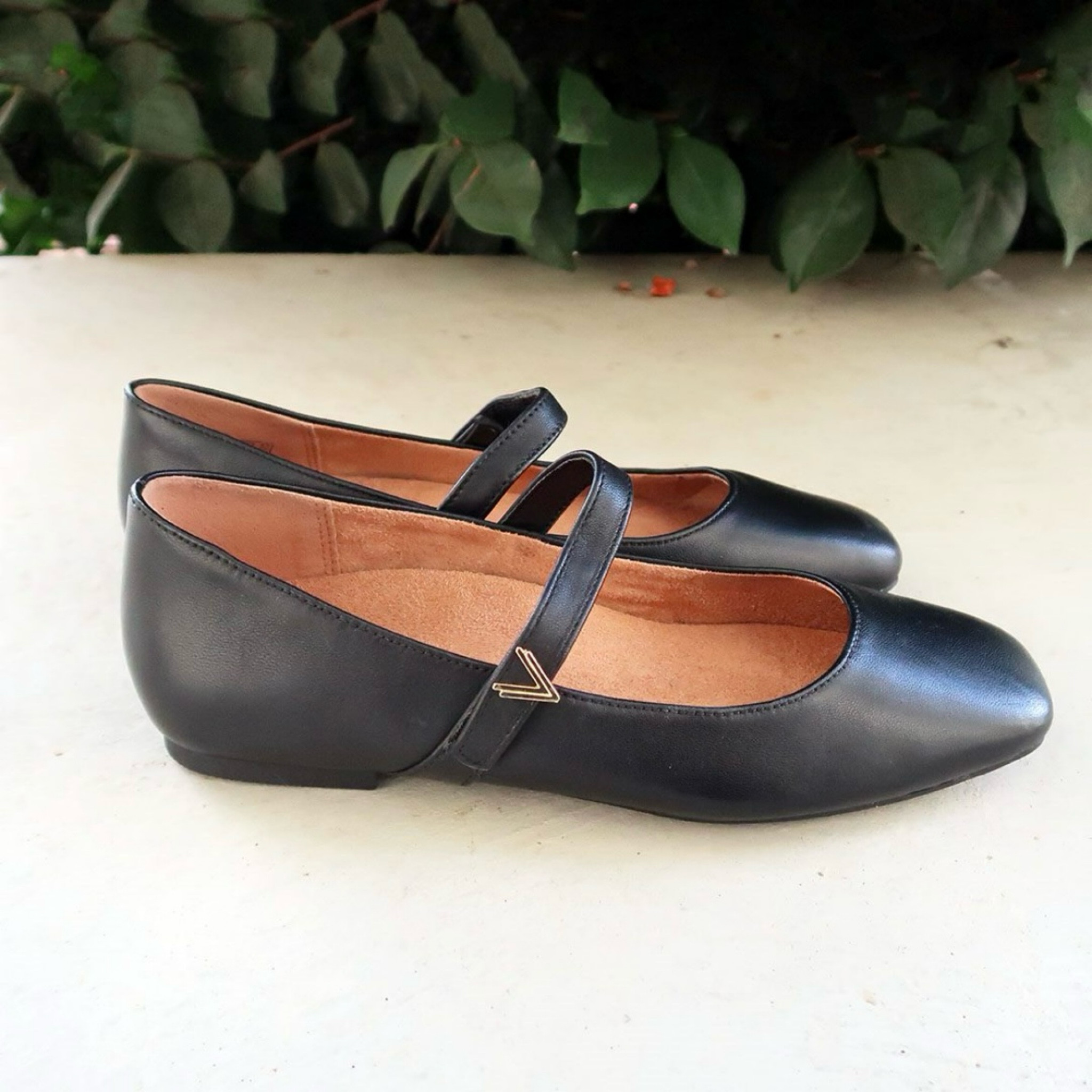 Love these comfy Mary Janes with removable insoles and arch support 💃🏻❤️🙌 they are perfect for the fall season! 🍁🍂🎊

#LTKShoeCrush #LTKStyleTip #LTKOver40