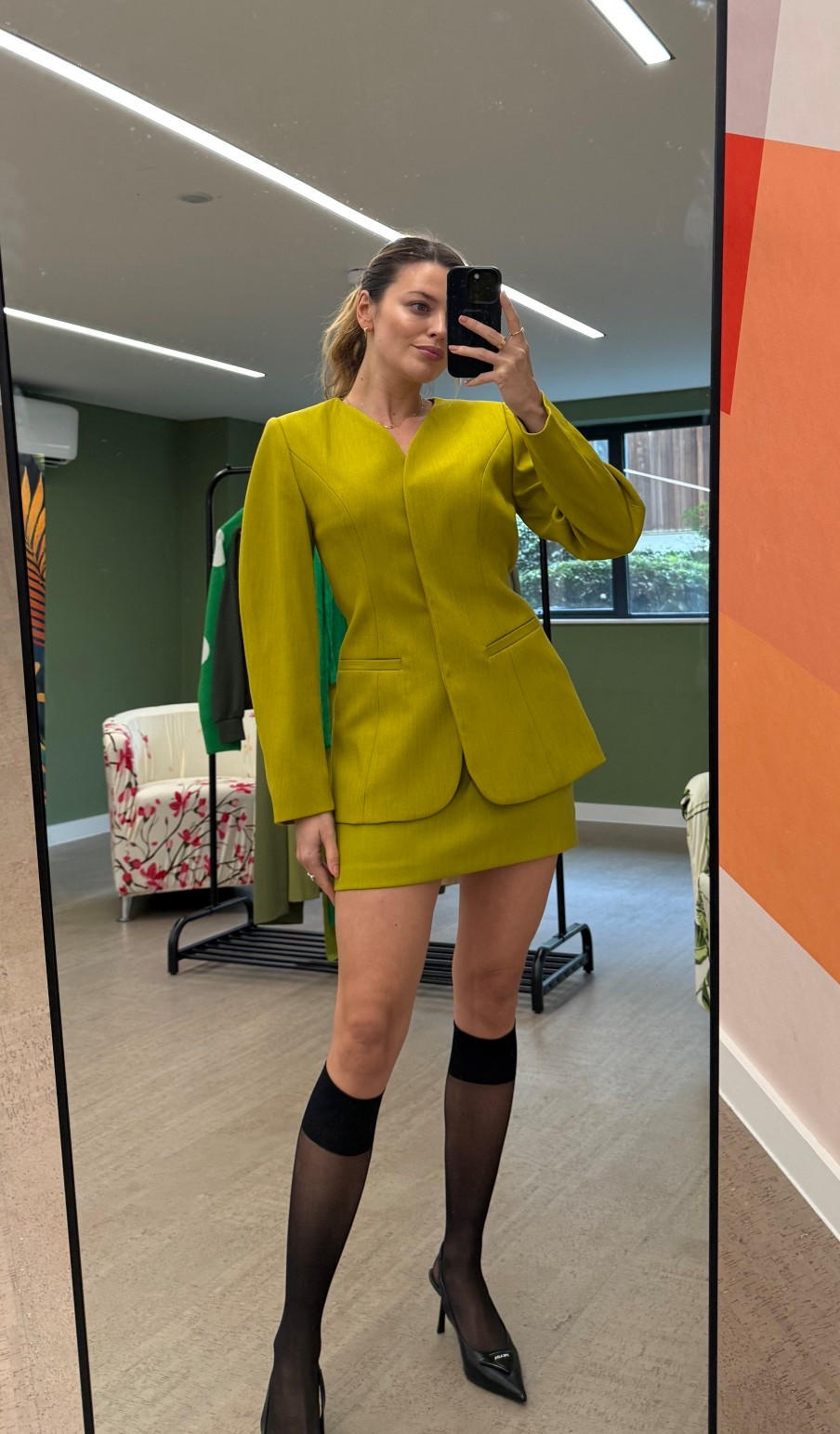 A cinched waist and pop of colour 

#LTKgrwm #LTKootd