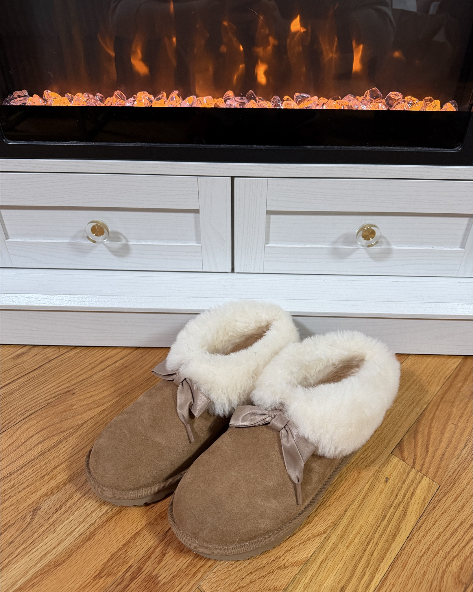Kids UGGs are the secret 🤍
These also come in the CUTEST dusty pink color, but I had to go for the classic colors since it will match more things.
Same UGG quality, soft shearling lining, and cozy warmth, but cheaper than women’s UGGs.
For sizing: I’m a women’s 7.5 and got a kids size 6 (Y).
Perfect if you’re searching UGG slippers, cozy house shoes, or budget winter essentials.

#LTKSaleAlert #LTKSeasonal #LTKKids