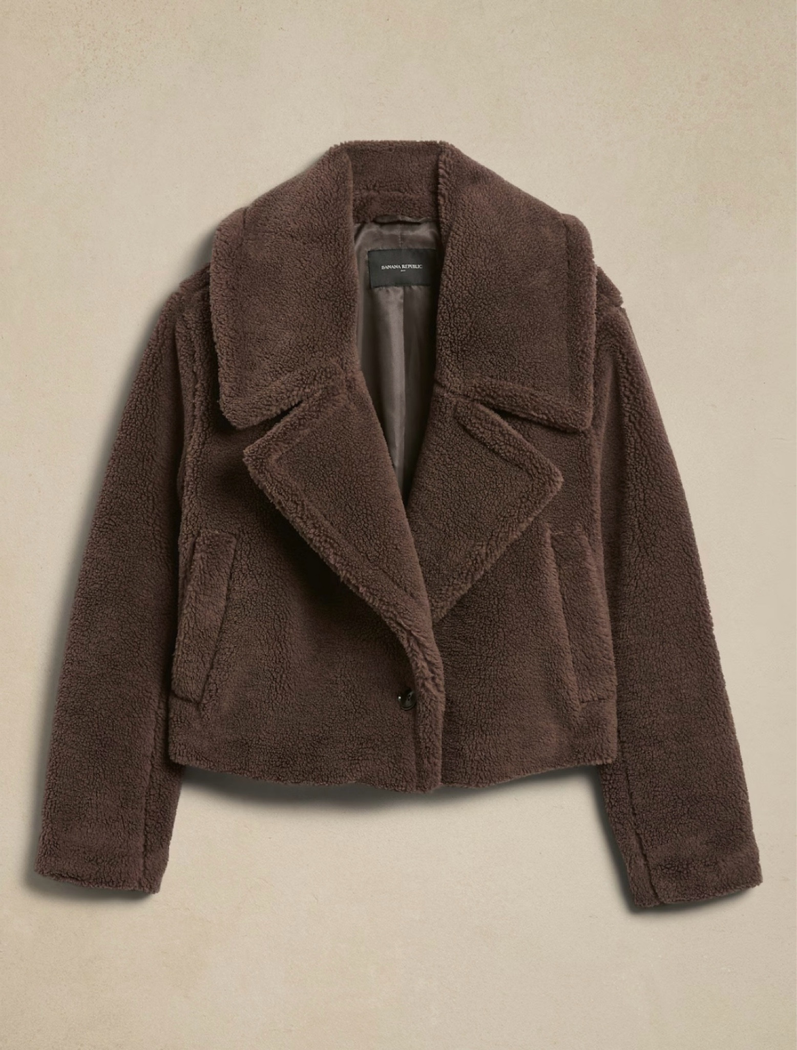 A STEAL at around $30 (extra discount applies in cart): BRF Vintage Faux Fur jacket but only remaining in xxs petite! Hope some of you grab this 

Love the slightly oversized cut with shearling  

Linked a few other BR Factory clearance items with an extra 60% off in cart. Just note final sale for clearance  


#LTKGiftGuide #LTKSaleAlert #LTKFindsUnder50