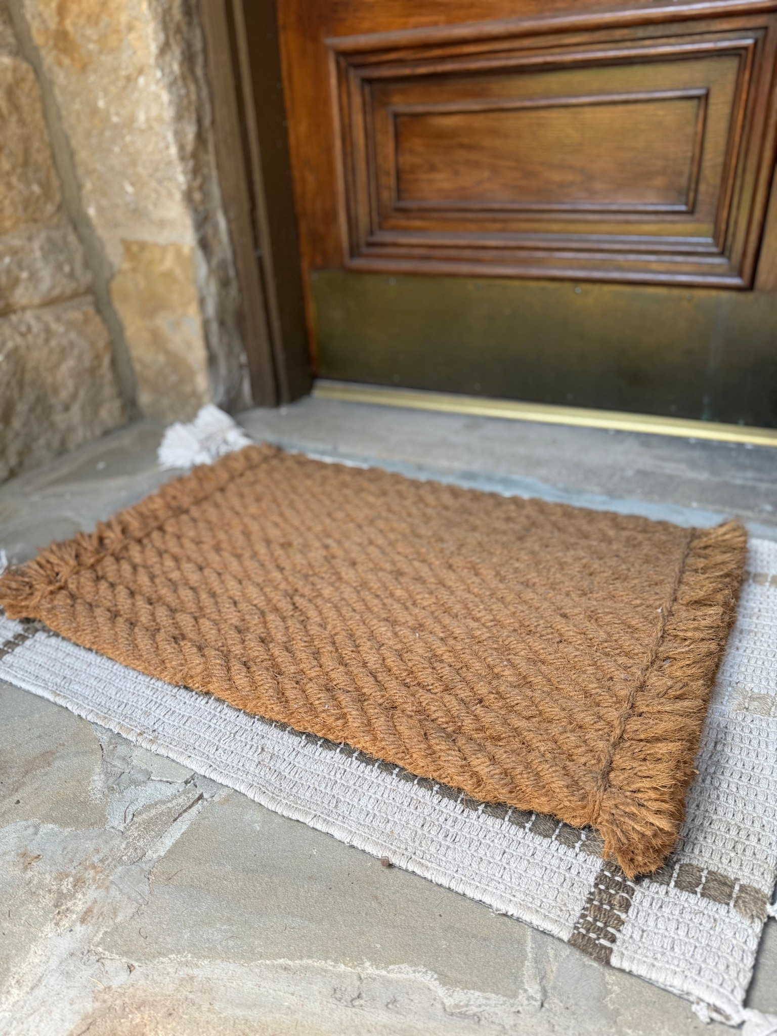 Layered doormat look, I’ll be repeating every season 🖤
Neutral tassels on the bottom, woven jute on top = effortless porch polish. Both linked in my summer edit!
#frontporchdecor #layereddoormat #summerporchstyle #neutralhomedecor #rusticluxe #curbappealgoals

#LTKHome #LTKFindsUnder100