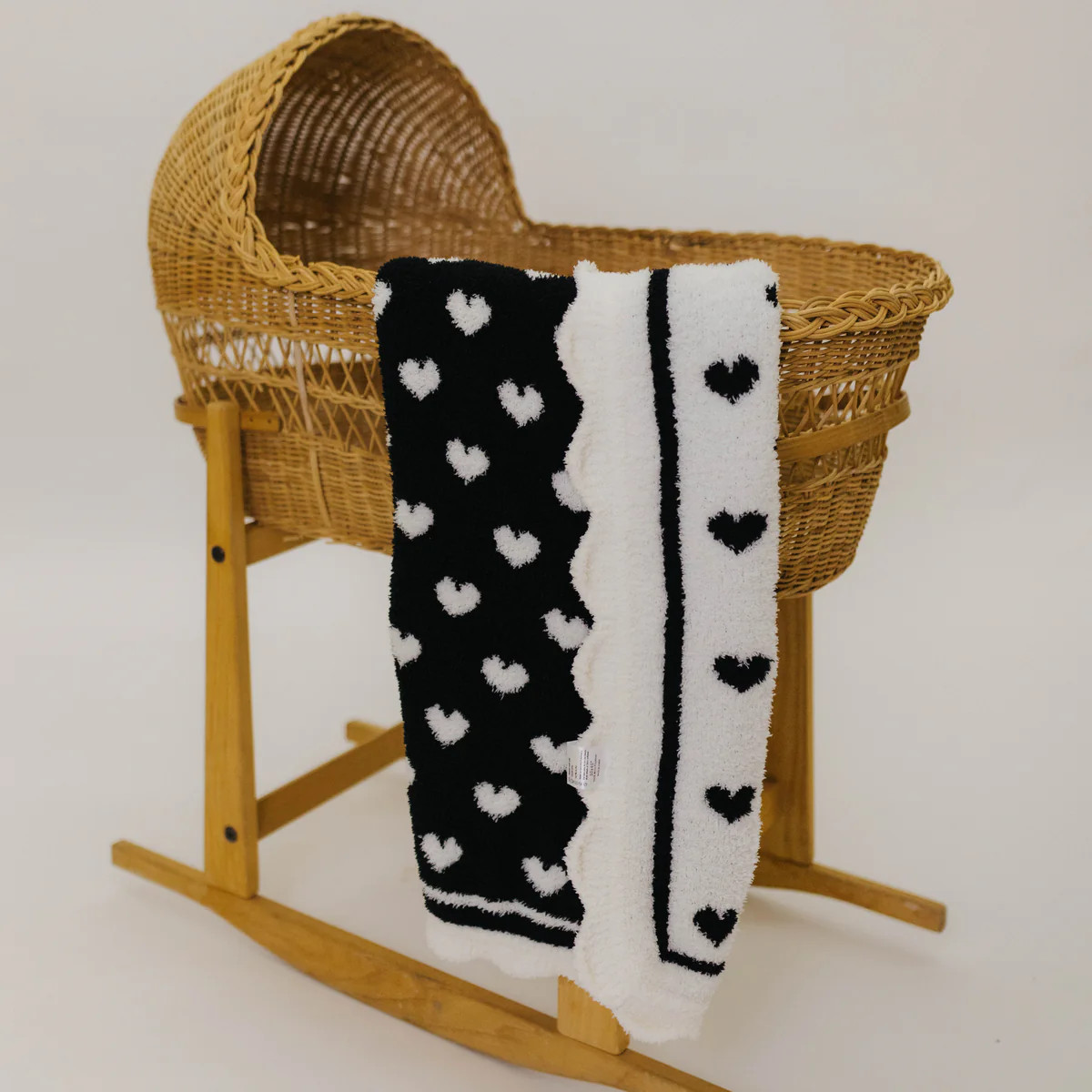 Black and White Heart Scallop Kid Blanket (30*40) | Staykation