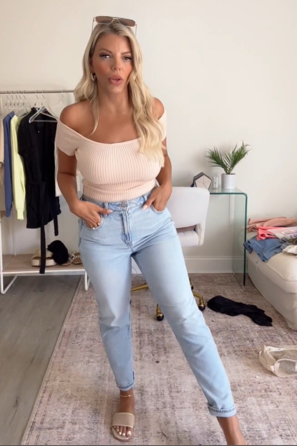 Love this cute spring or summer outfit and these mom jeans! I did a size 6 and a size small in top it’s super stretchy 

#LTKstyletip #LTKSeasonal #LTKmidsize