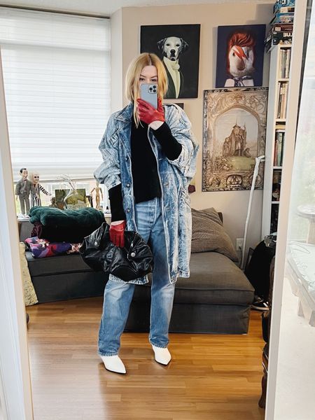 An 80s vibe today.
Jeans, jacket, and clutch all vintage/secondhand.
Style tip: mix different decades. Today I have pieces from the 80s, 90s, 00s, and modern.

•
.  #falllook  #torontostylist #StyleOver40  #secondhandFind #fashionstylist #slowfashion #FashionOver40  #80svibe #80sfashion #80sstyle # #MumStyle #genX #genXStyle #shopSecondhand #genXInfluencer #WhoWhatWearing #genXblogger #secondhandDesigner #Over40Style #40PlusStyle #Stylish40



#LTKover40 #LTKSeasonal #LTKstyletip