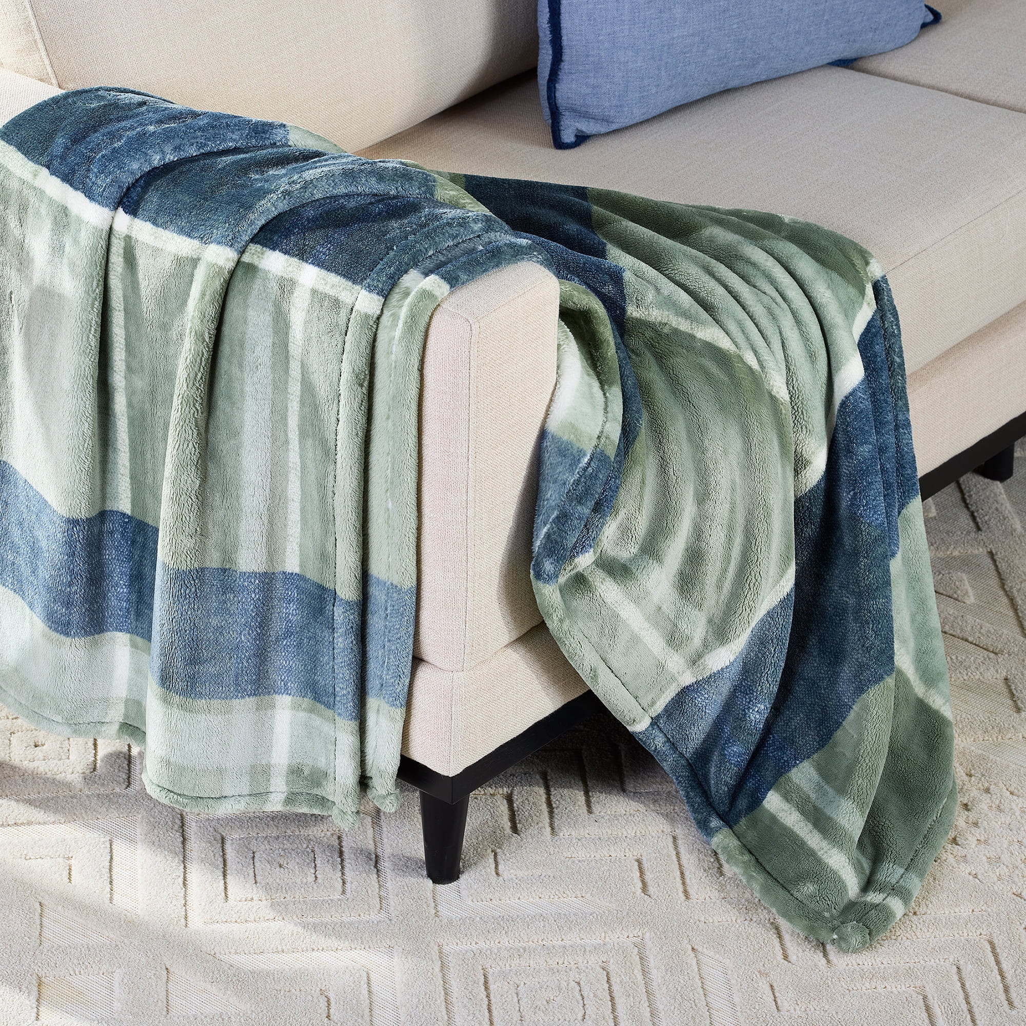 Better Homes & Gardens Printed Velvet Plush Super Soft Throw Blanket, Oversized, Shelton Green Pl... | Walmart (US)