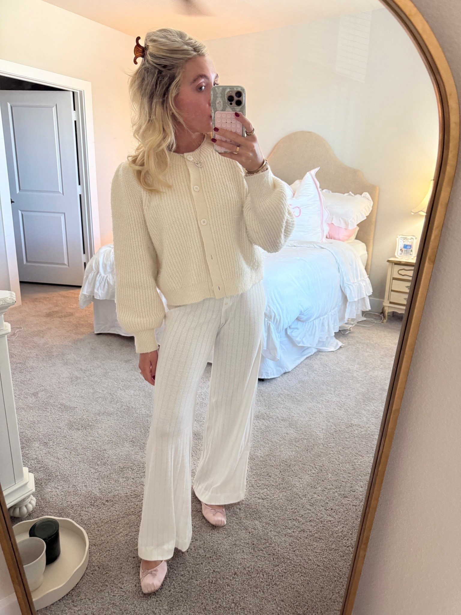 Winter white 

#LTKootd #LTKValentine #LTKgrwm