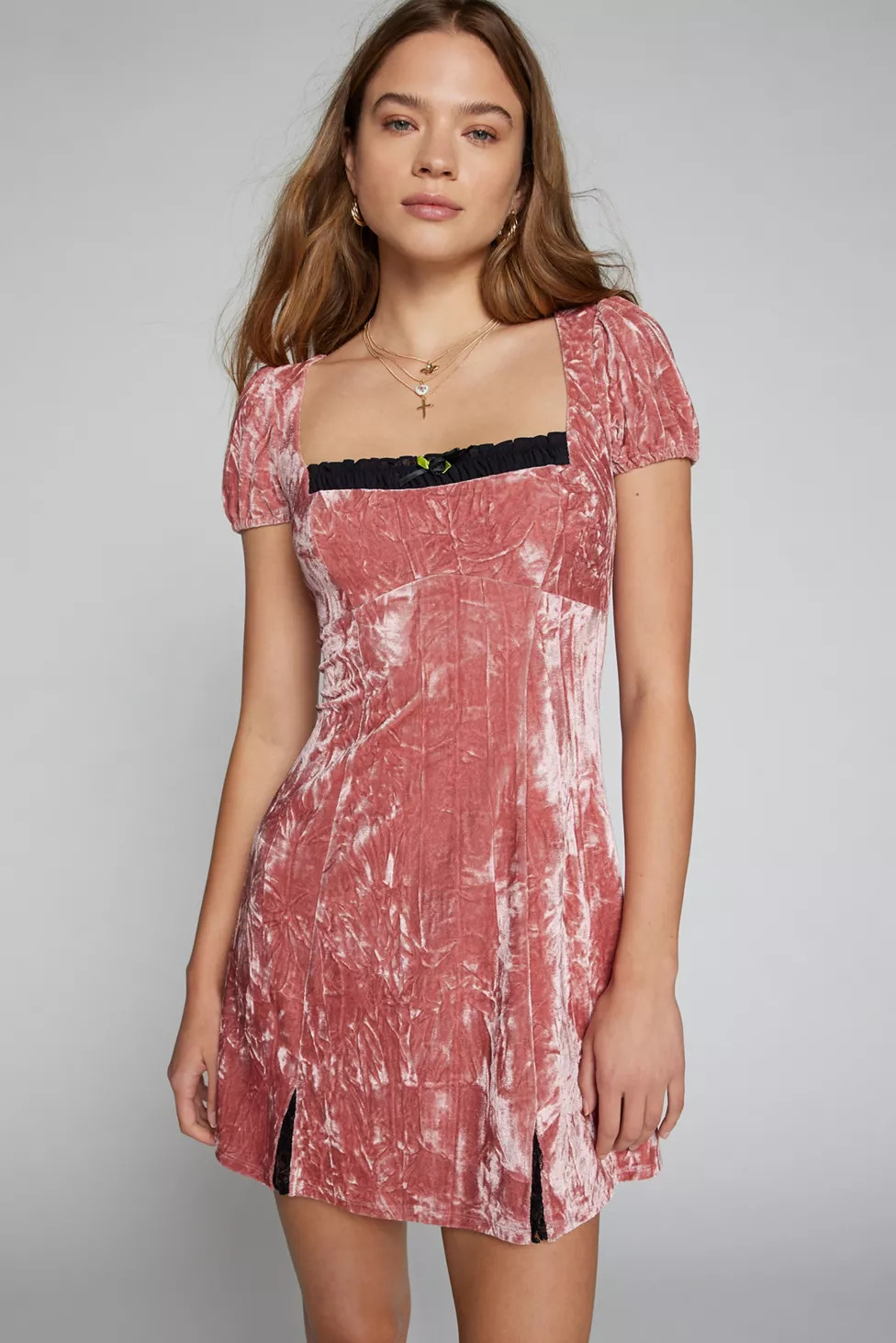Kimchi Blue Jill Velvet Mini Dress | Urban Outfitters (US and RoW)