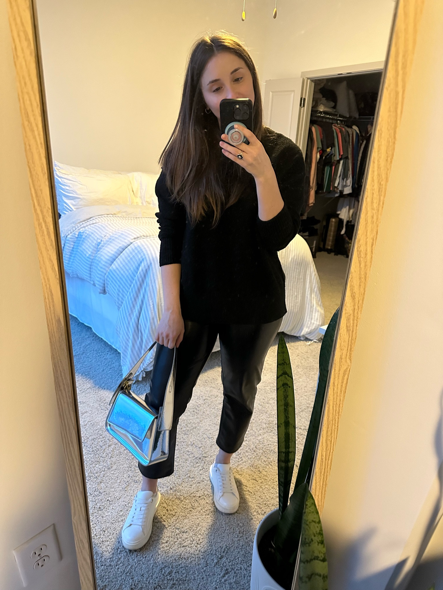 All black with fun accessories 

#LTKstyletip
