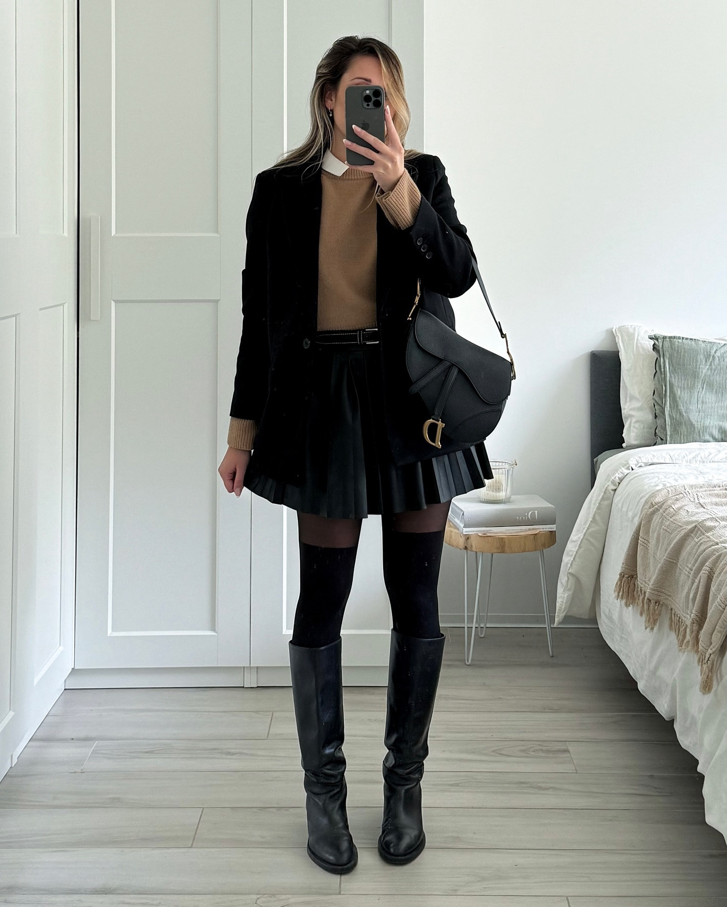 6 x effortless & comfortable outfits to copy/paste for fall 🤎 which one would you wear?

1. @andotherstories wool blazer, @massimodutti jumper, @zara faux-leather skirt (old), @massimodutti boots (old), @dior saddle bag

2. @toteme coat, @massimodutti ribbed top (old), @nakdfashion black trousers, @demellierlondon new york midi bag, @adidas sambas

3. @sezane knitted jacket, @chanelofficial brooch, @arketofficial maxi skirt, @dior walk’n’dior sneakers, @demellierlondon new york midi bag

4. @massimodutti jumper, @nakdfashion wide-leg trousers, @adidas sambas, @dior saddle bag

5. @sezane knotted jacket, @chanelofficial brooch, @nakdfashion tailored white trousers, @dior walk’n’dior sneakers, @demellierlondon new york midi bag

6. @cosstores striped cardigan, @jilsander t-shirt underneath, @nakdfashion wide-leg trousers, @adidas sambas, @sandroparis bag (old)

#autumnoutfitideas #ltkeurope #wearablefashion