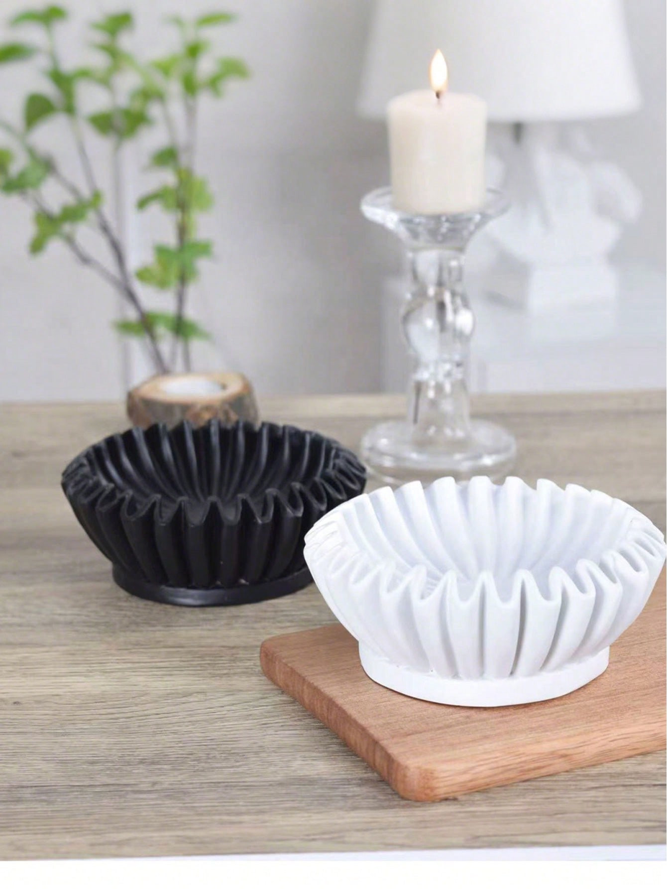 6in(15.5cm) Scalloped Resin Decorative Bowl Tray, Modern Handmade Leaf Edge Bowl Dish For Household Decor, Functional Kitchen Storage Tray, White/Black Crafted Art Piece | SHEIN