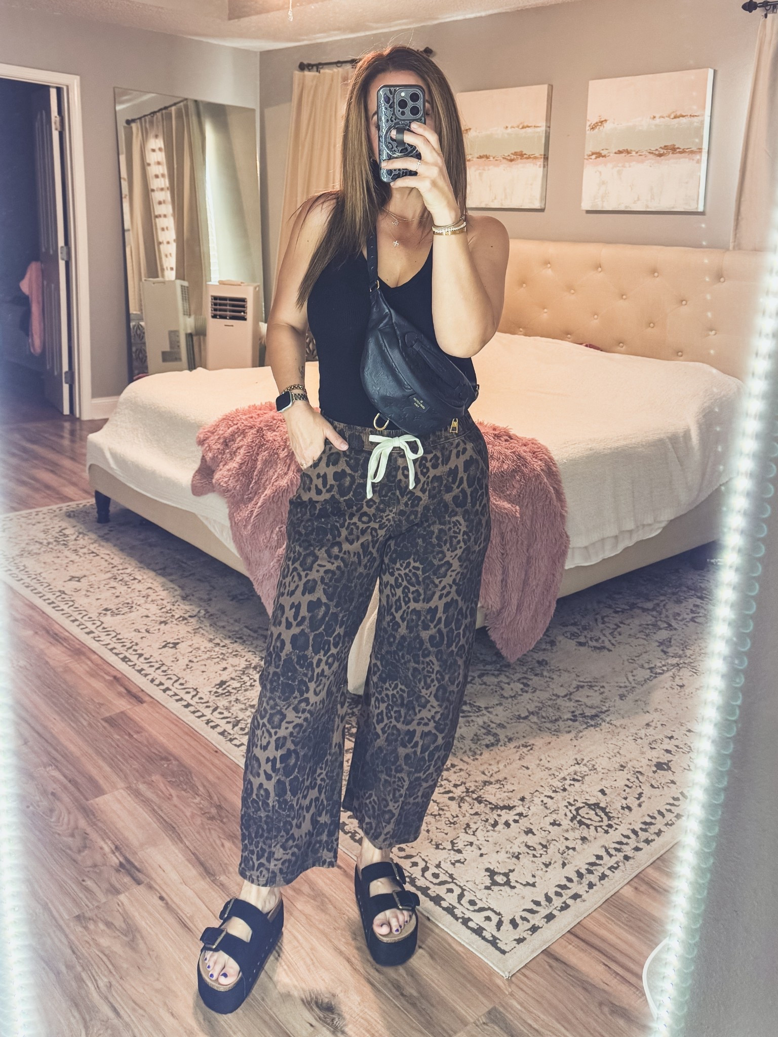 Comfortable leopard print barrel jeans. They are true to size, have an elastic waistband, and stretch. 

#LTKSaleAlert #LTKootd #LTKMidsize