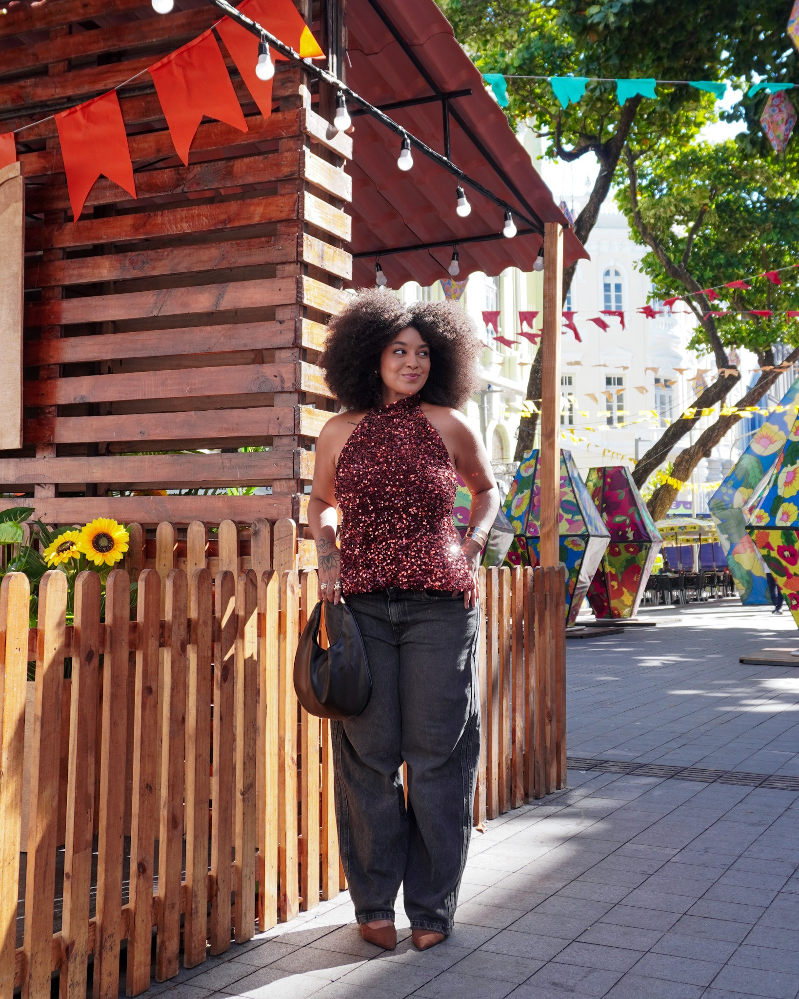 Look com blusa em paetê e calça jeans estonada cintura baixa urbano glam 

#LTKdicadeestilo #LTKmidsize #LTKbrasil