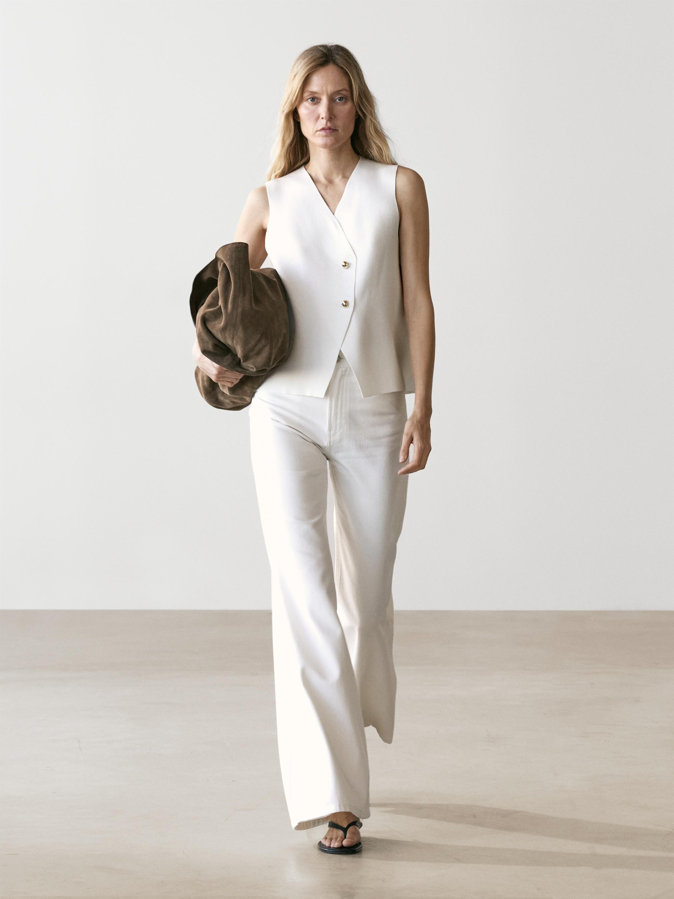 Knit V-neck vest with buttons | Massimo Dutti US