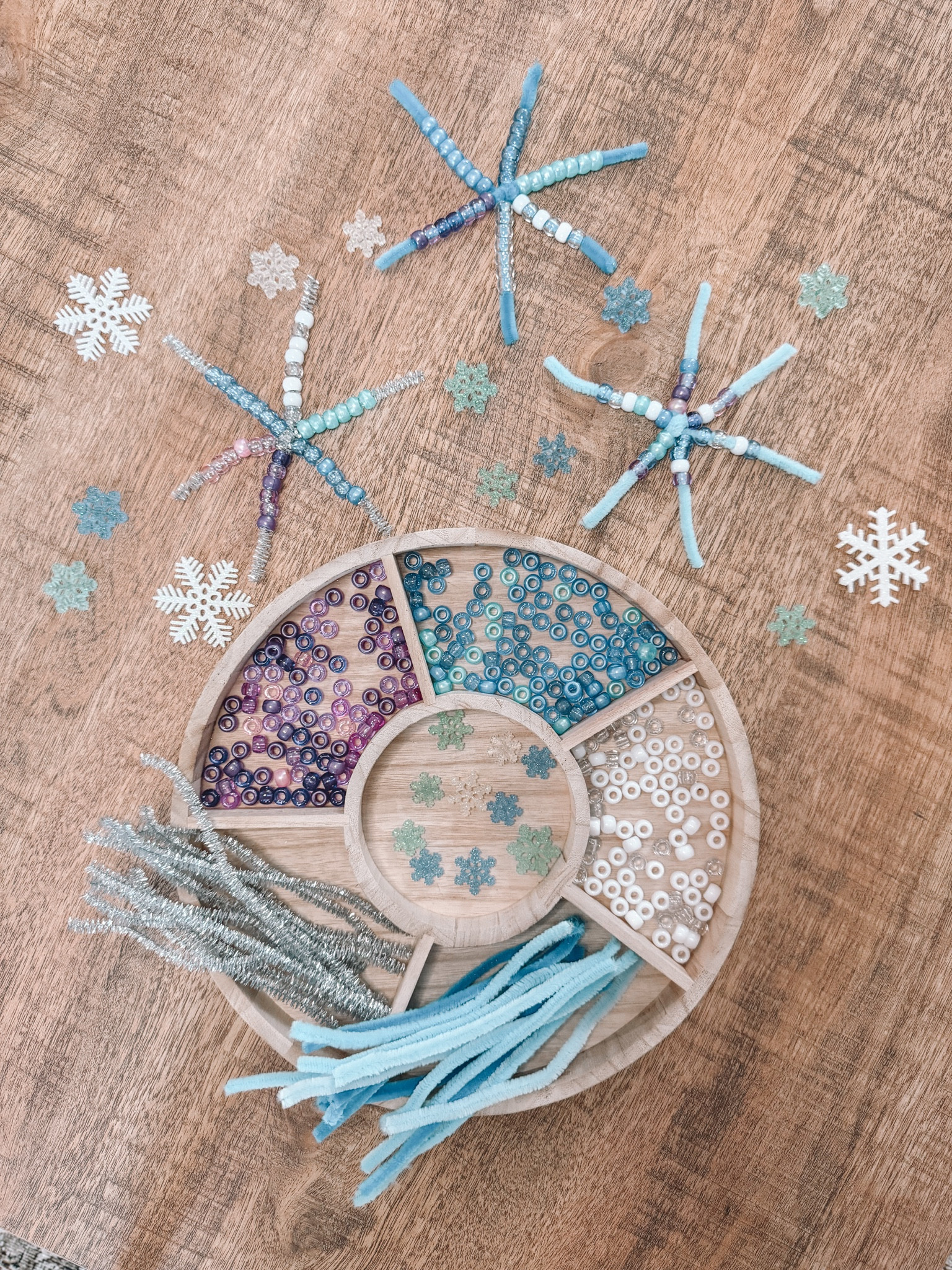 Pipe cleaner snowflakes ❄️

#LTKKids #LTKFamily #LTKSeasonal