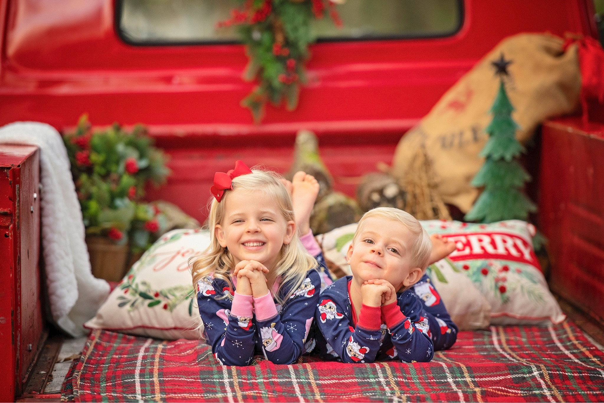The kids are on their best behavior for Santa💚❤️🎄