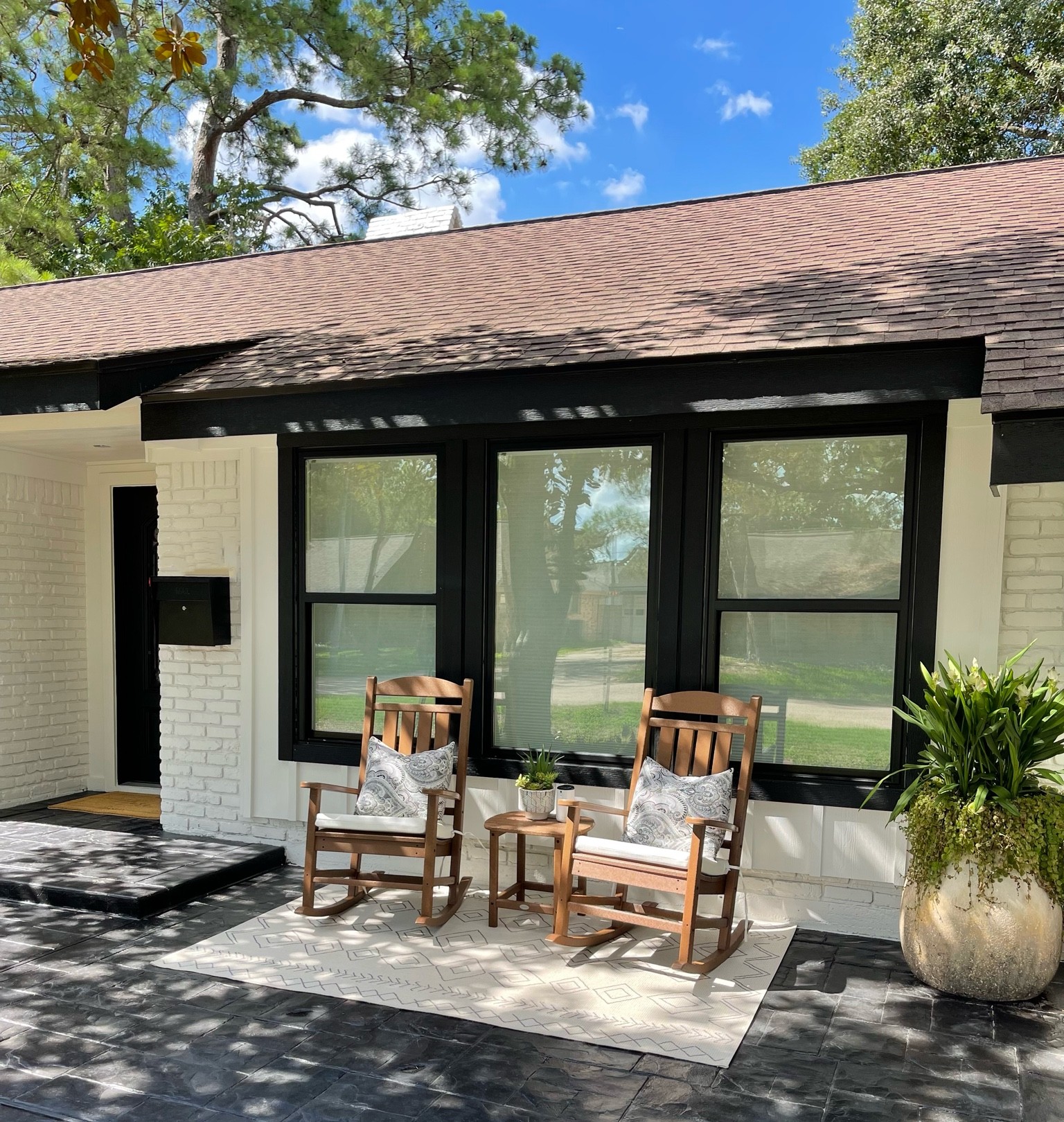 Front Porch Decor 


#LTKhome #LTKSeasonal #LTKsalealert