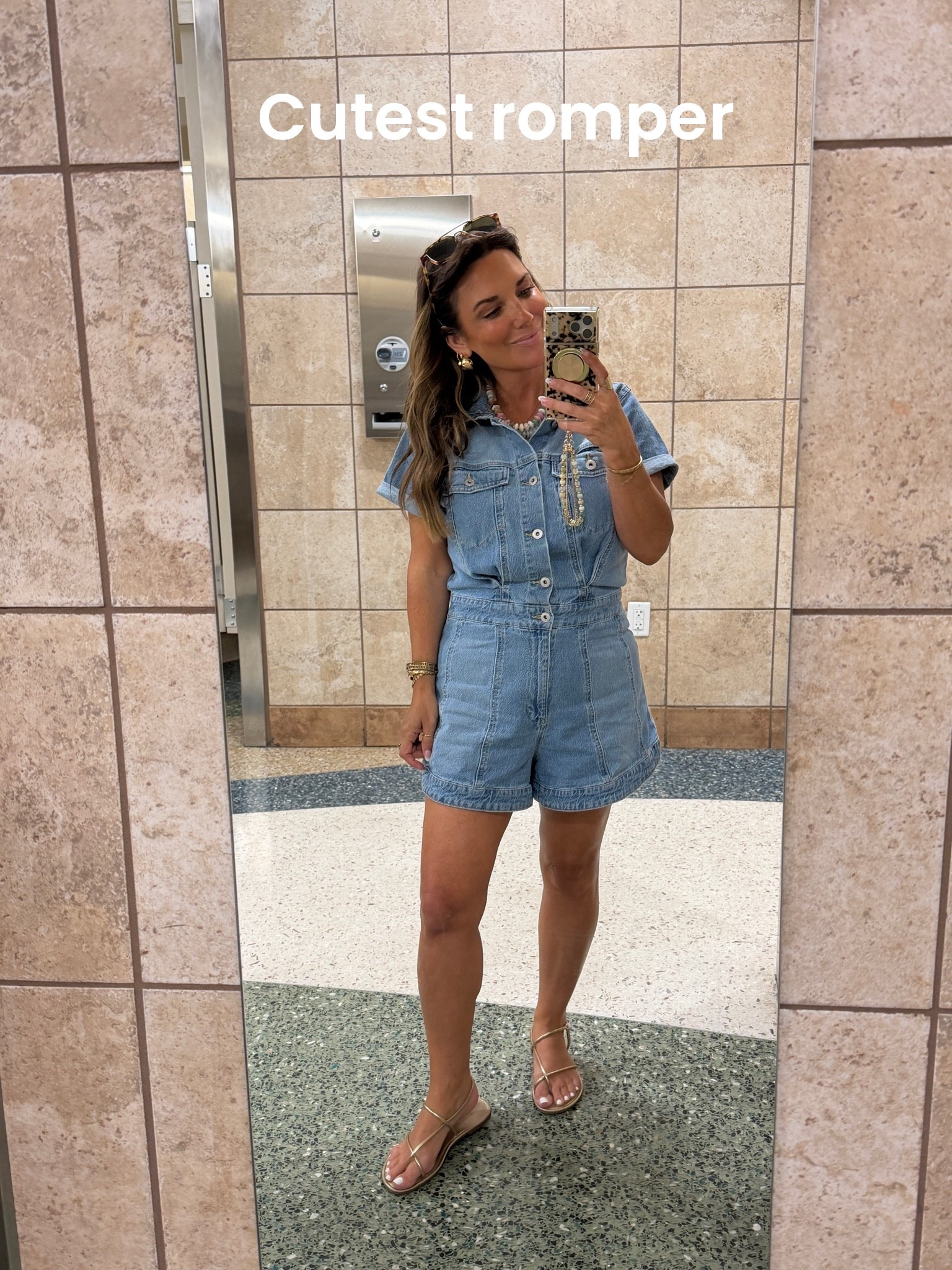 Travel outfit was perfect!! 
Wearing size small.