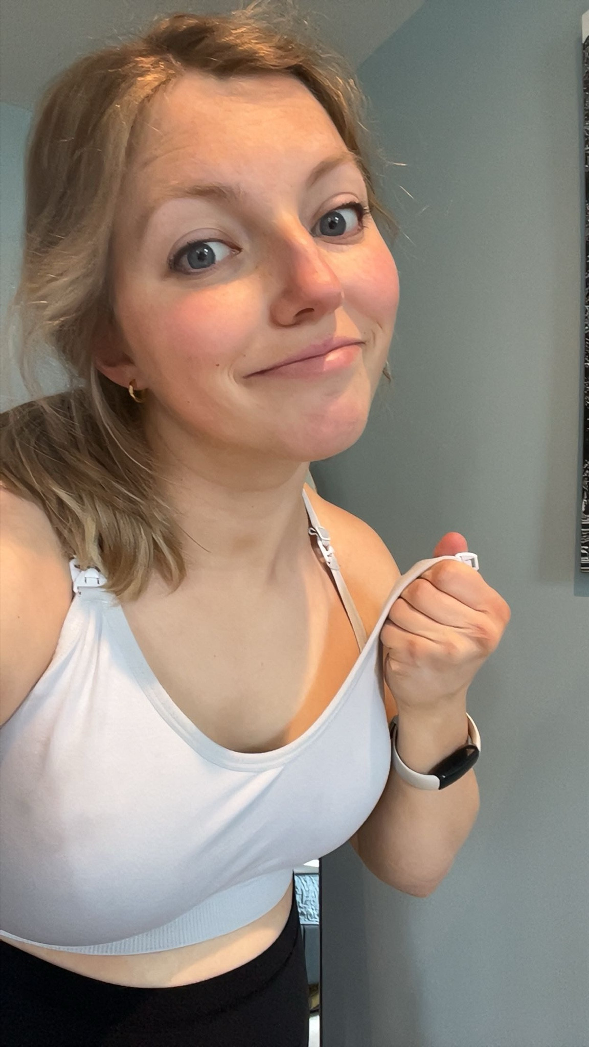 I live in these nursing sports bras! They’re supportive, while being still being comfortable, and give easy access for breastfeeding. 

Note: The white and grey bras in these packs are stretchier than the black, so they may not fit exactly the same. I also like to size up during early postpartum for a more comfortable fit.

Size L - pregnancy/late postpartum
Size XL - early postpartum
#MaternityFaves

#LTKmomlife #LTKActive