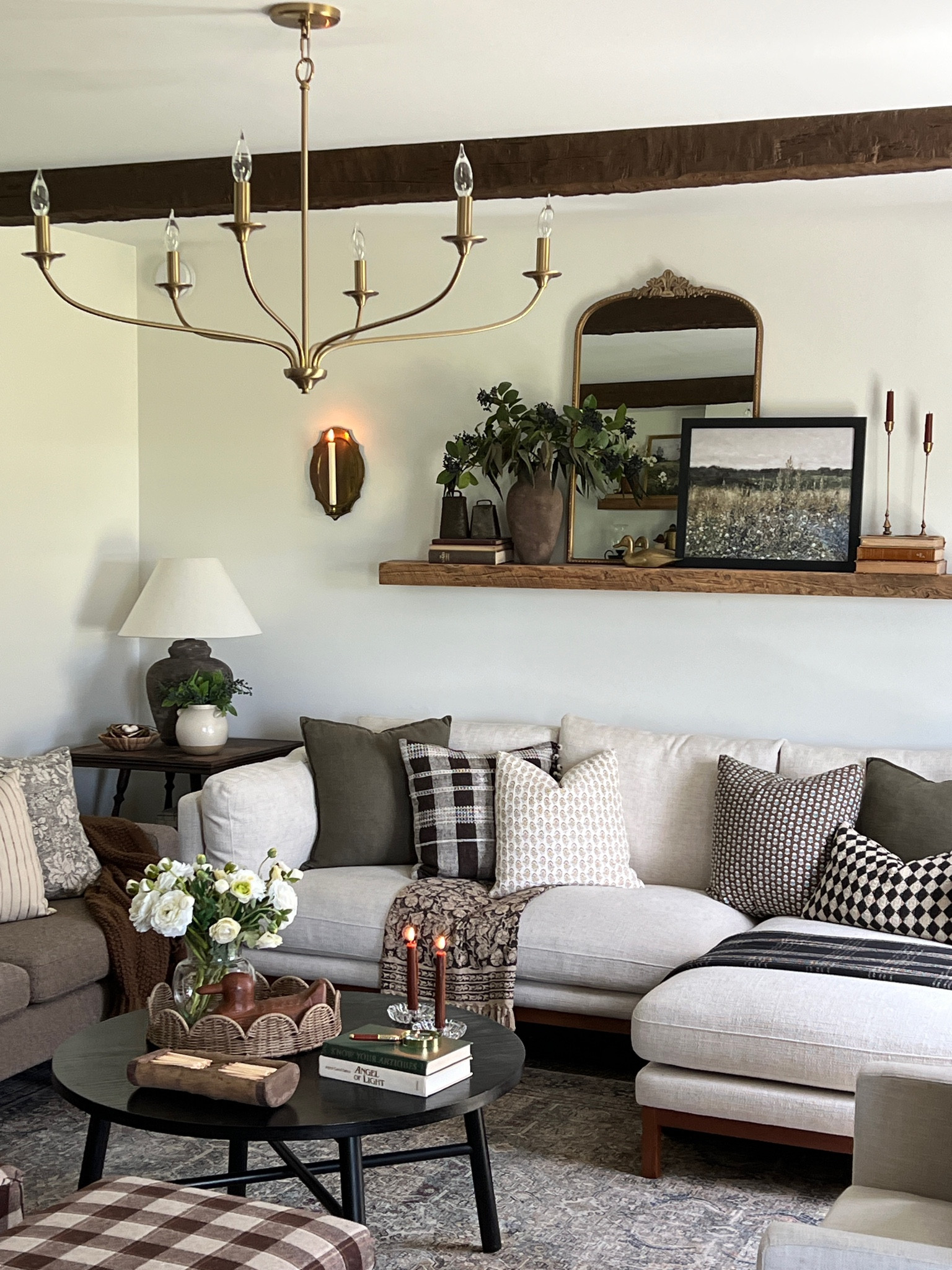 Gorgeous antique brass 6-light chandelier for any space. Perfect for an entryway, bedroom, living room, or dining room. Such a classic choice for any space! 

#ltkhome #goldchandelier #brasslighting #brasschandelier
#brasslighting 

#LTKHome