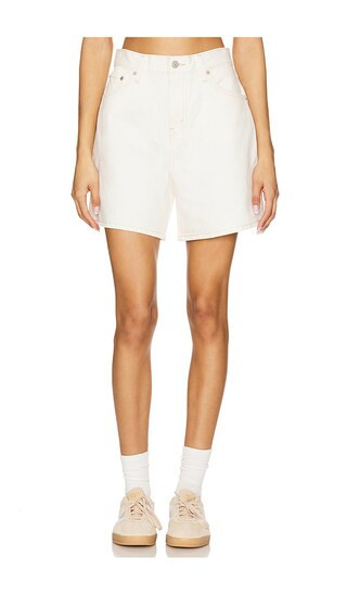 LEVI'S High Baggy Short in White. - size 29 | Revolve Clothing (Global)